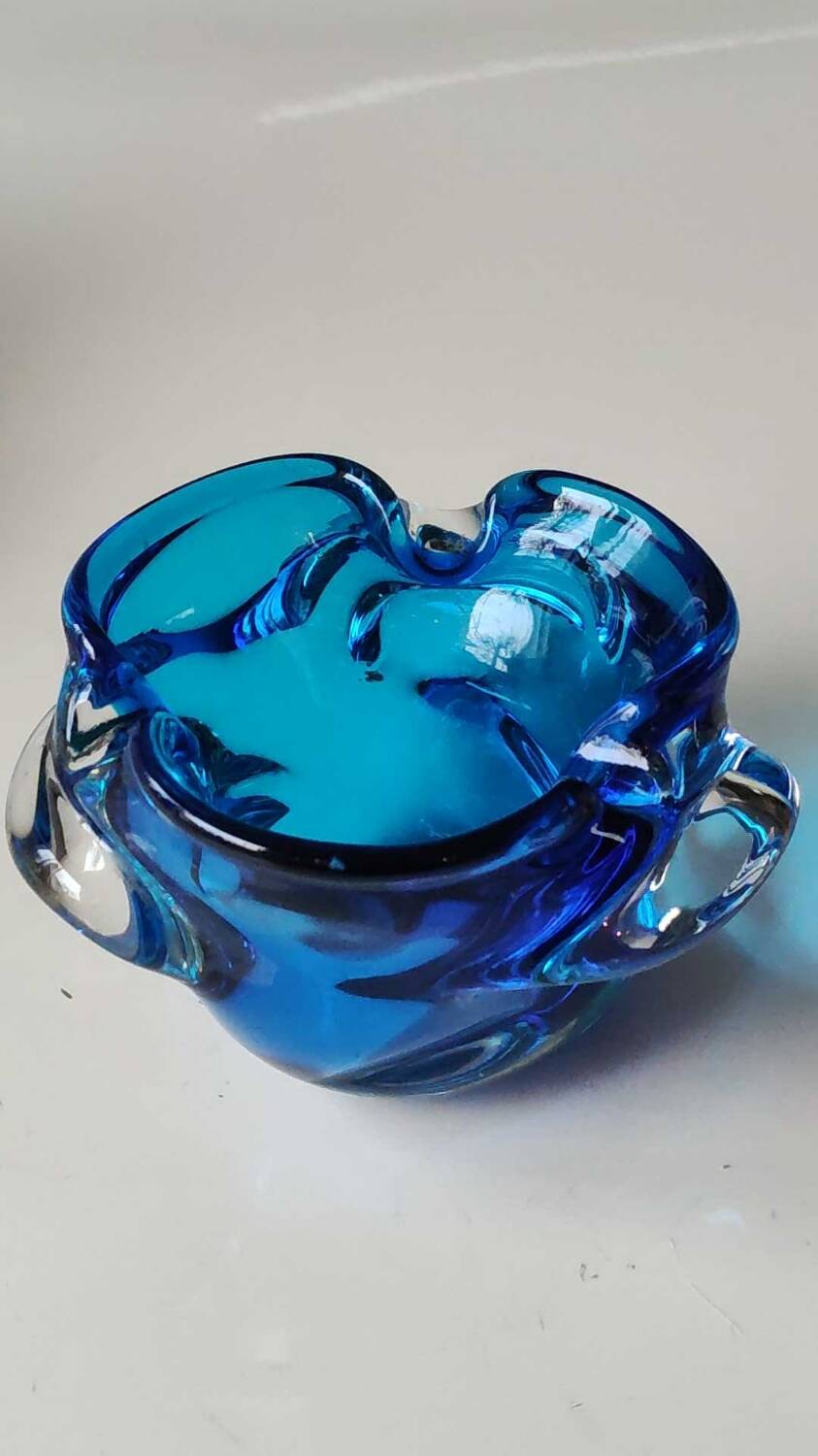 Empty pocket/Corolla shaped ashtray, in Murano style blown art glass, turquoise blue