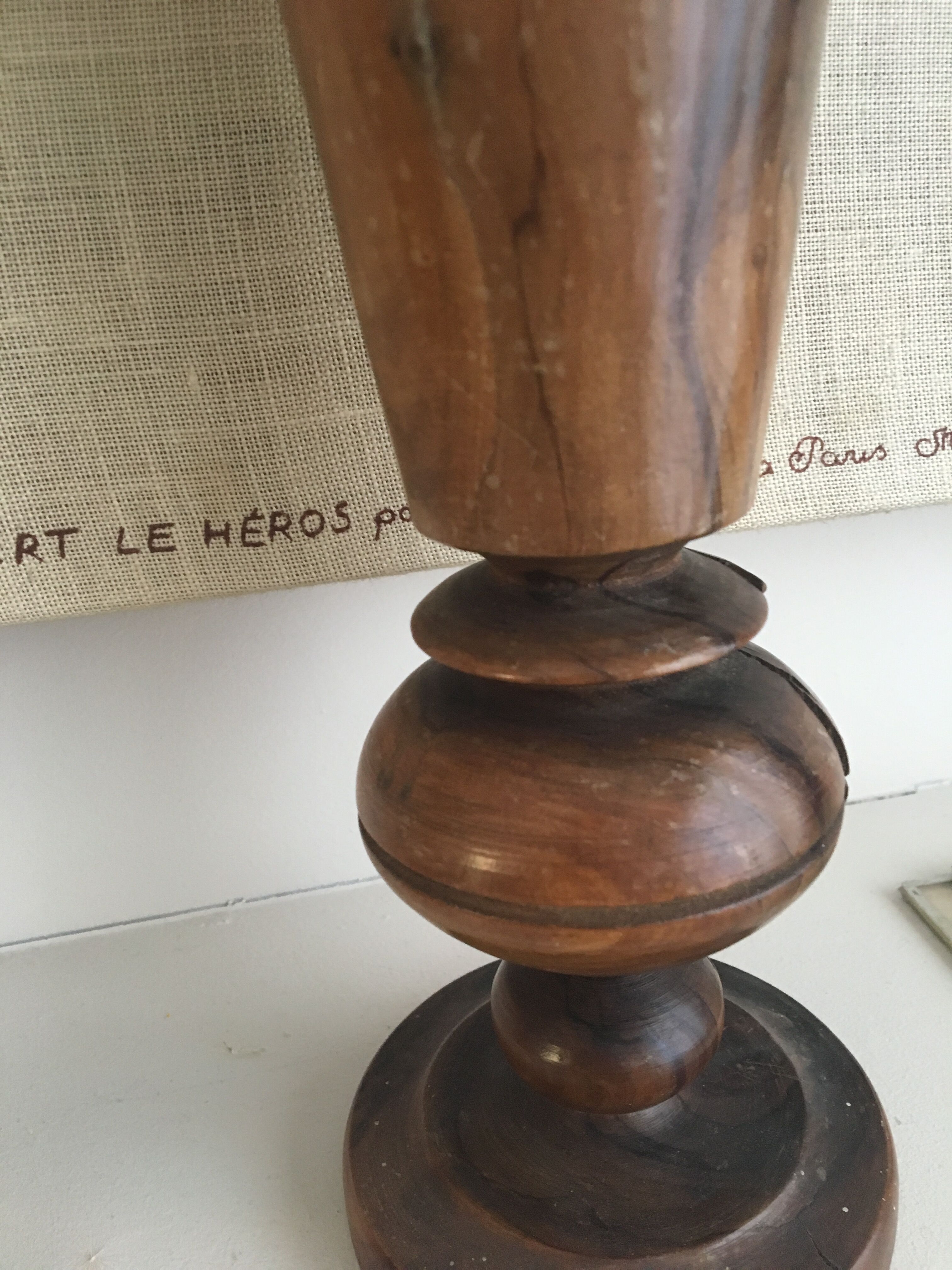 Paire de vases en noyer