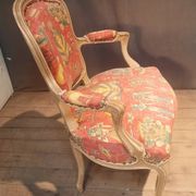Fauteuil style Louis XV  tapissé à motif égyptien