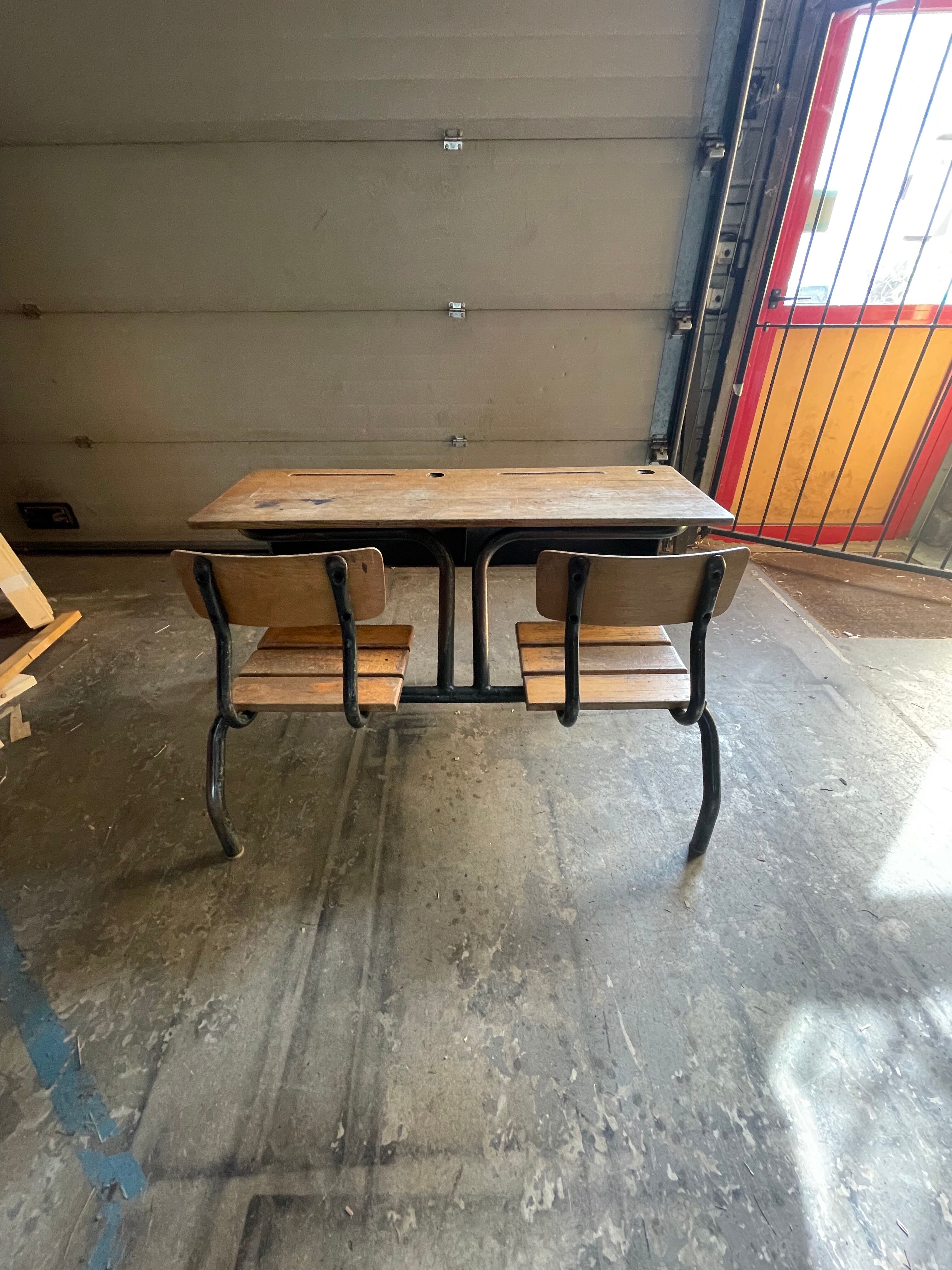 Double metal leg desks