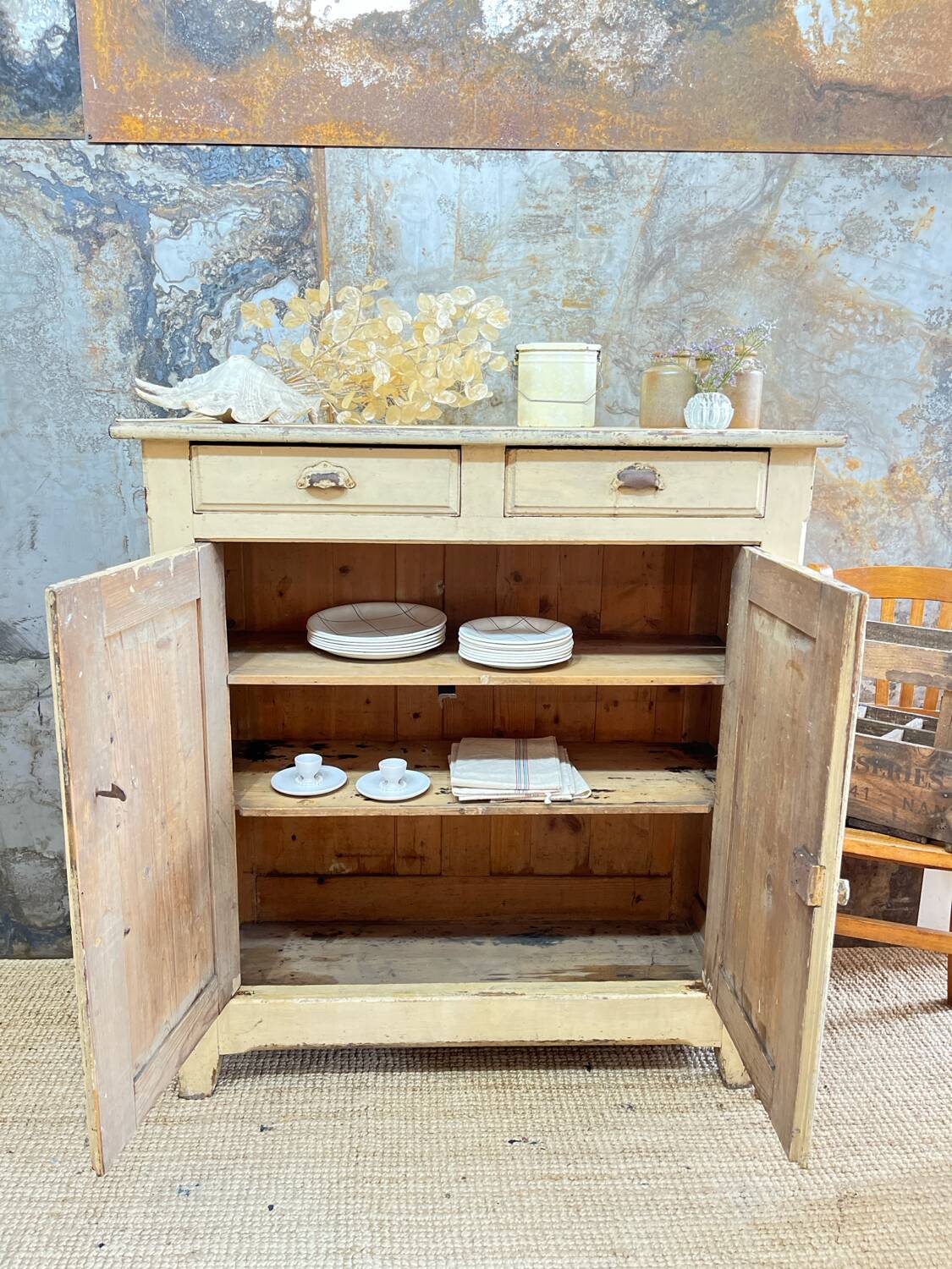 Parisian buffet in its pretty original patina