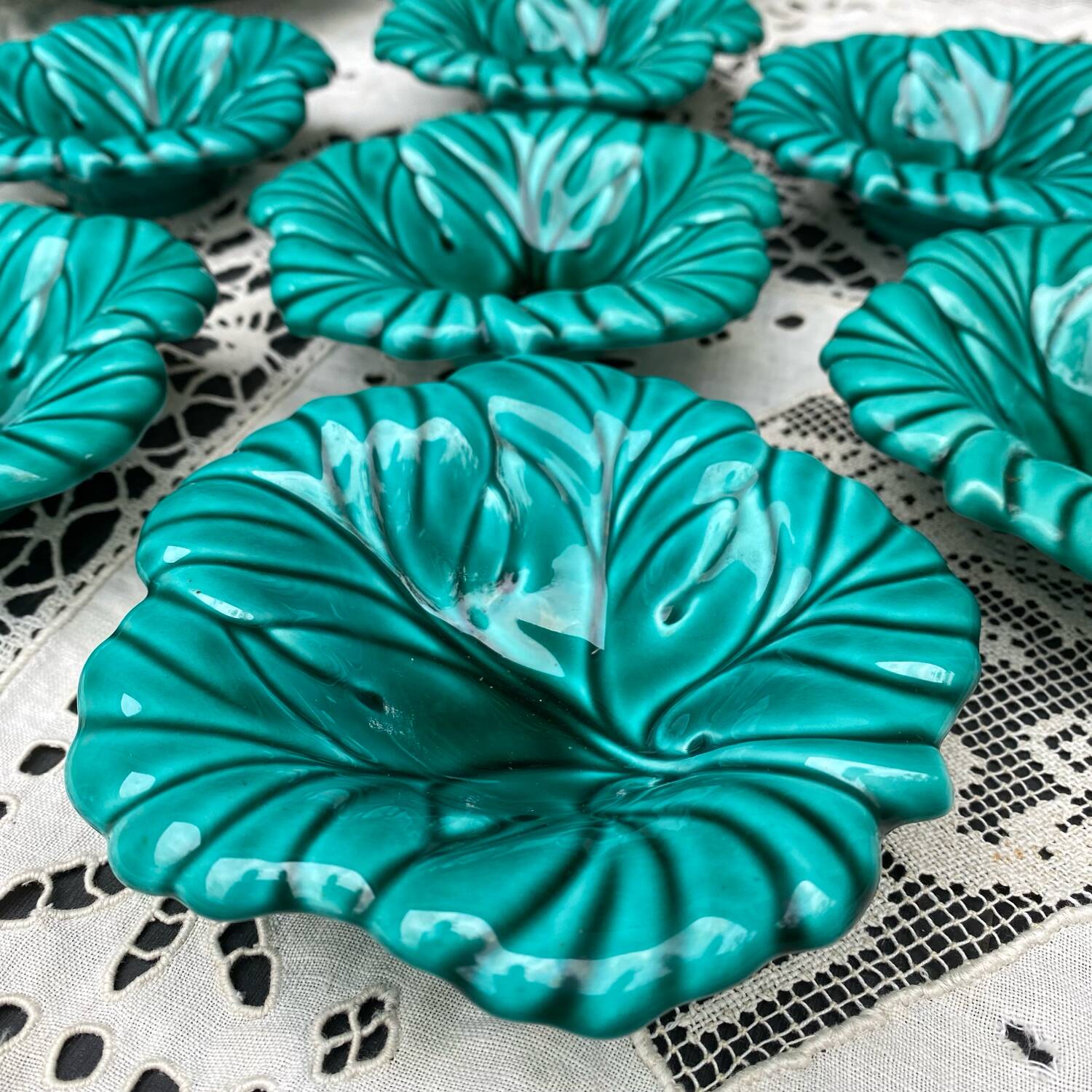 Salad bowl and small bowls in leaf-shaped slipware