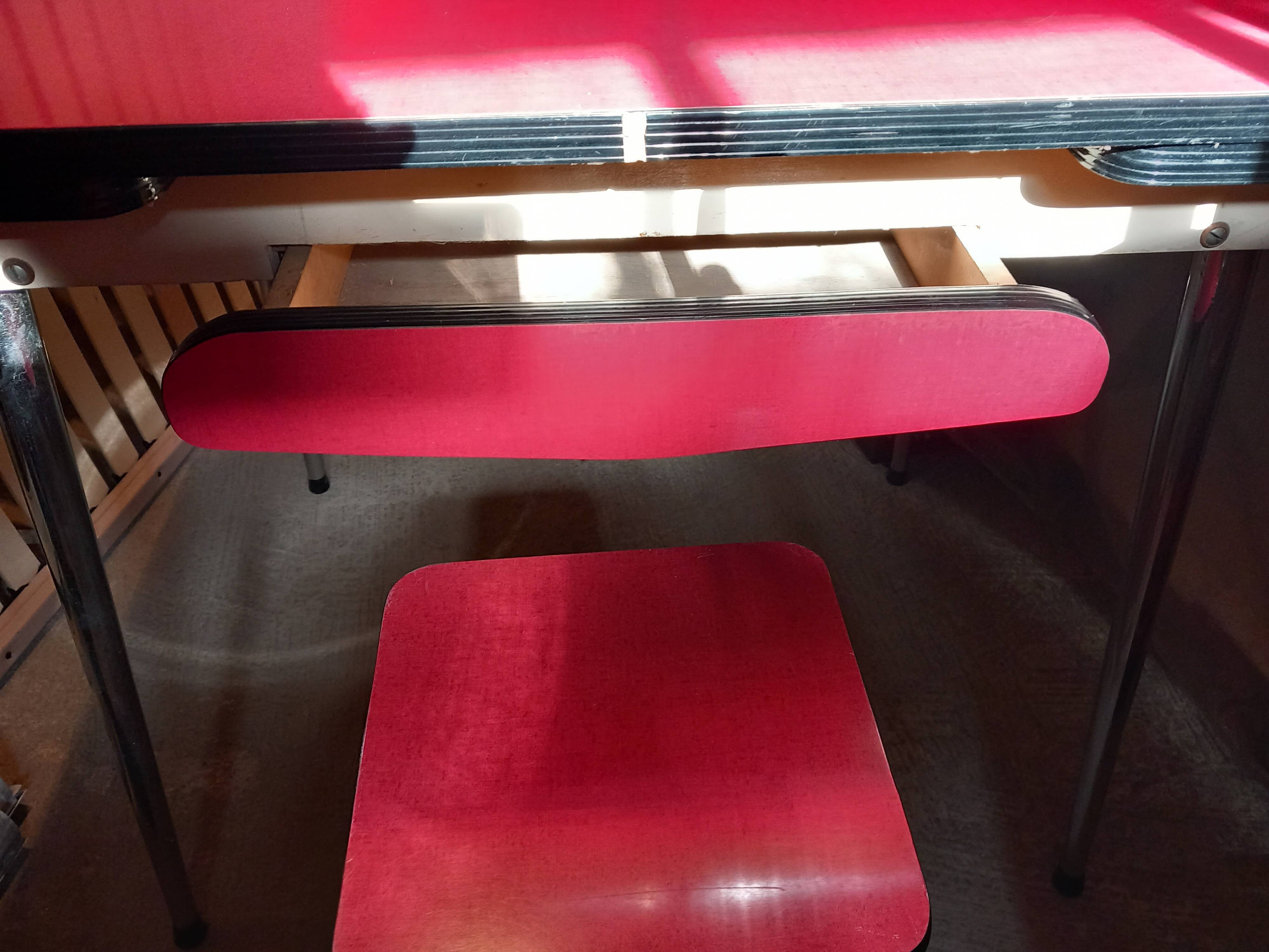 Extendable table + drawer in red Formica – Vintage