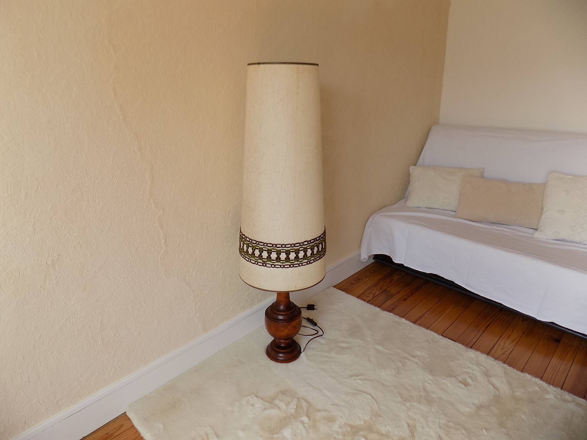 lampe de sol vintage pied en bois tourné