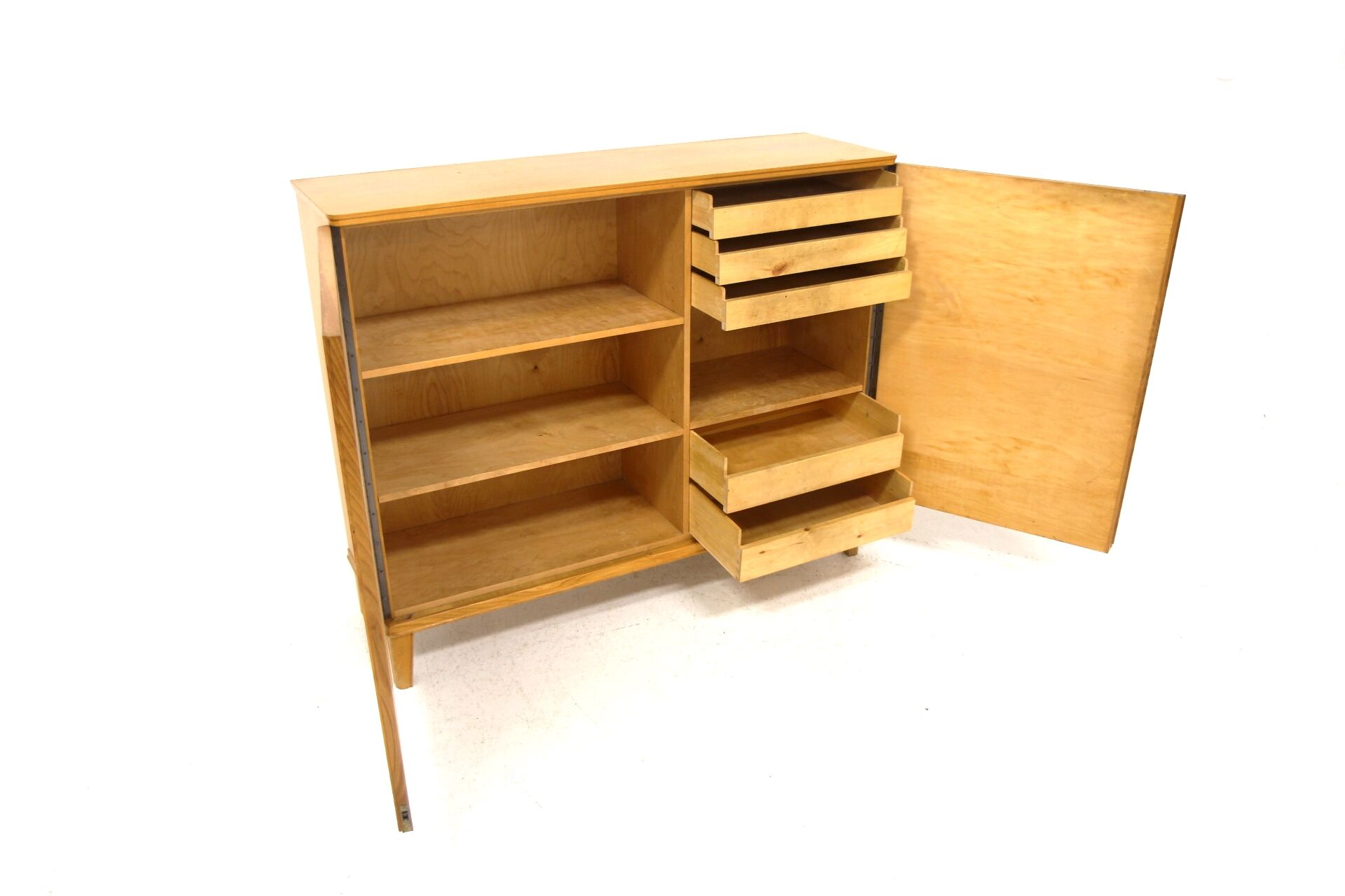 Armoire scandinave en orme Suède 1960