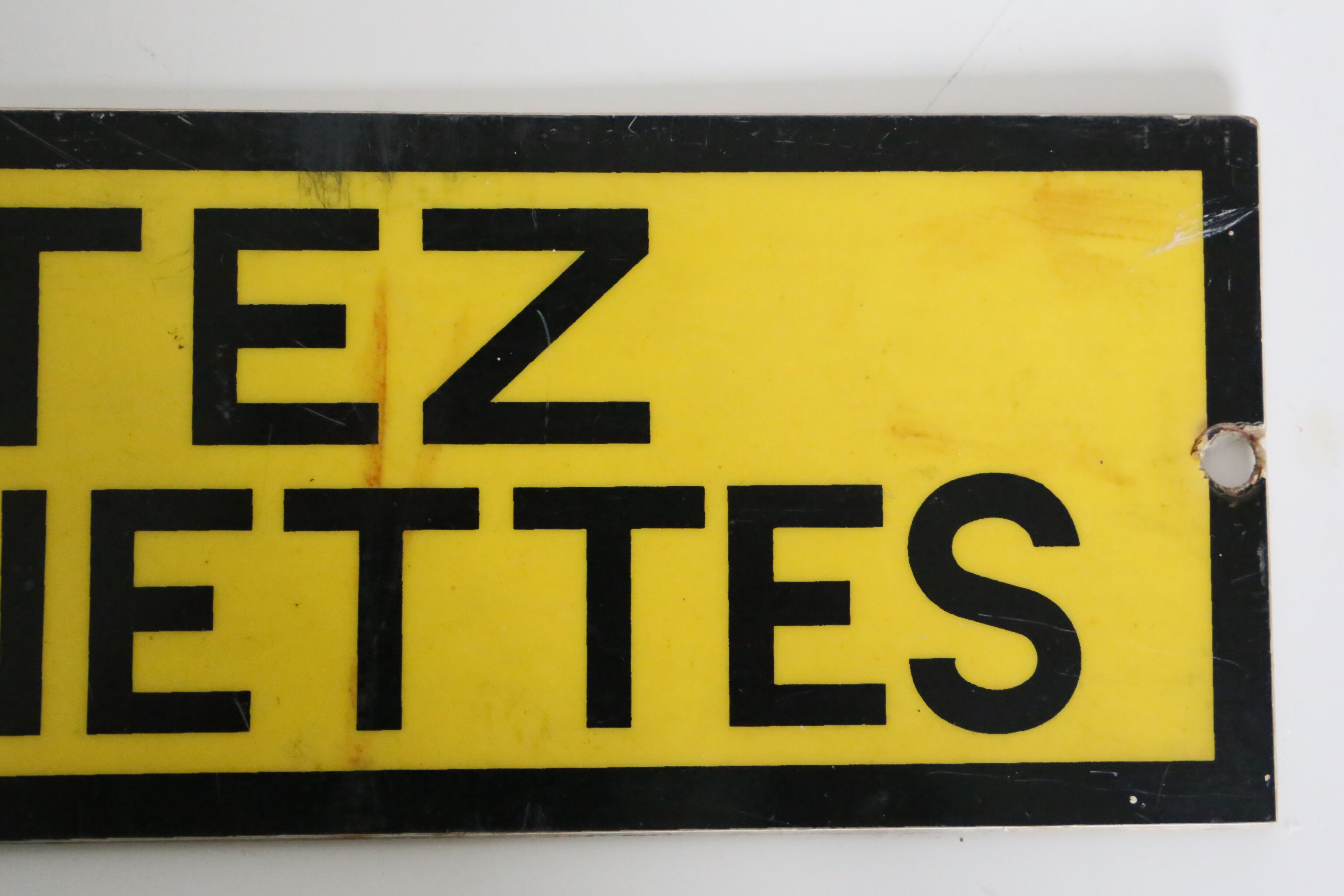 Warning industrial plate "put your glasses"