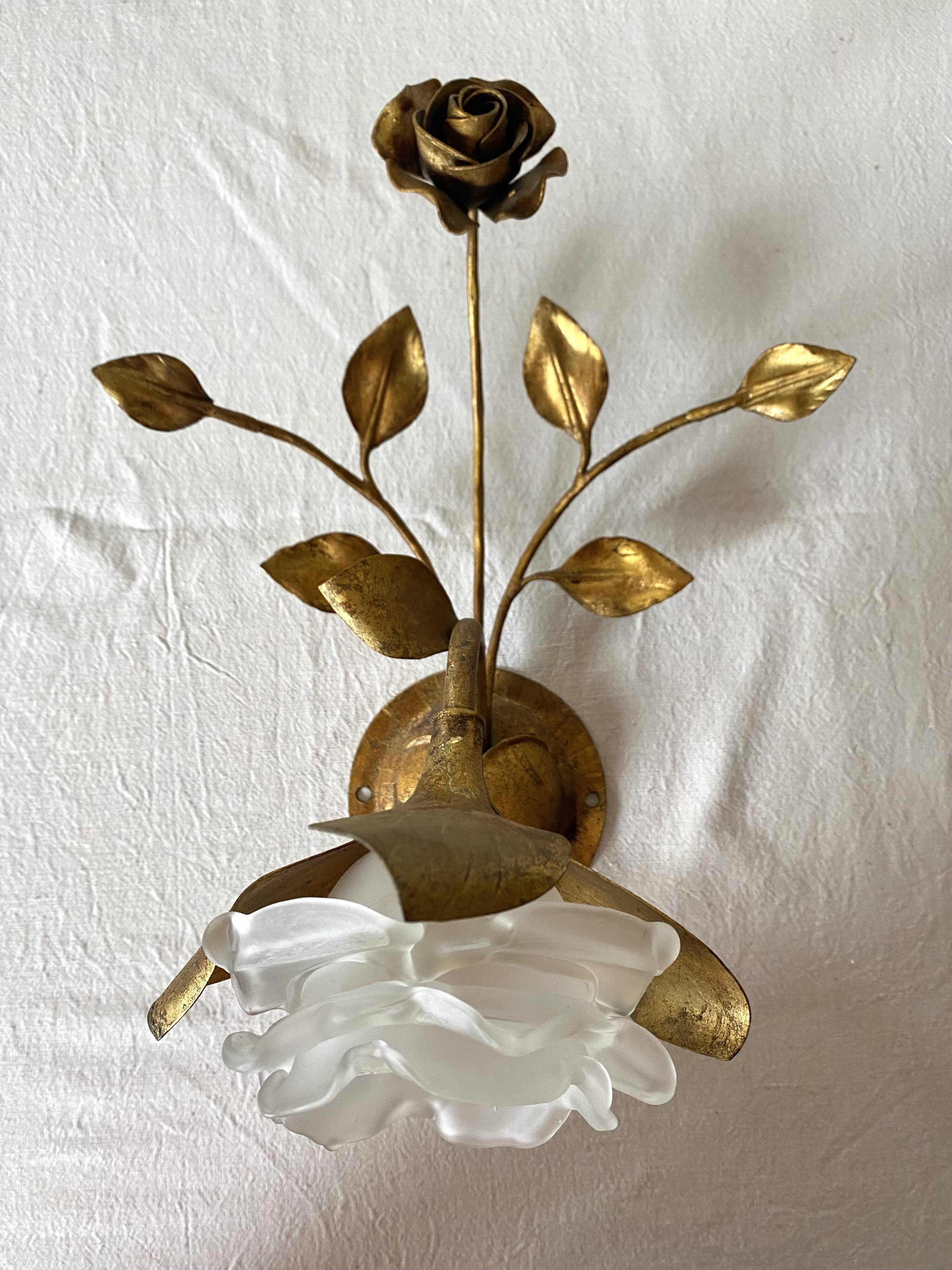 Vintage Italian wall lamp in gilded metal and glass paste