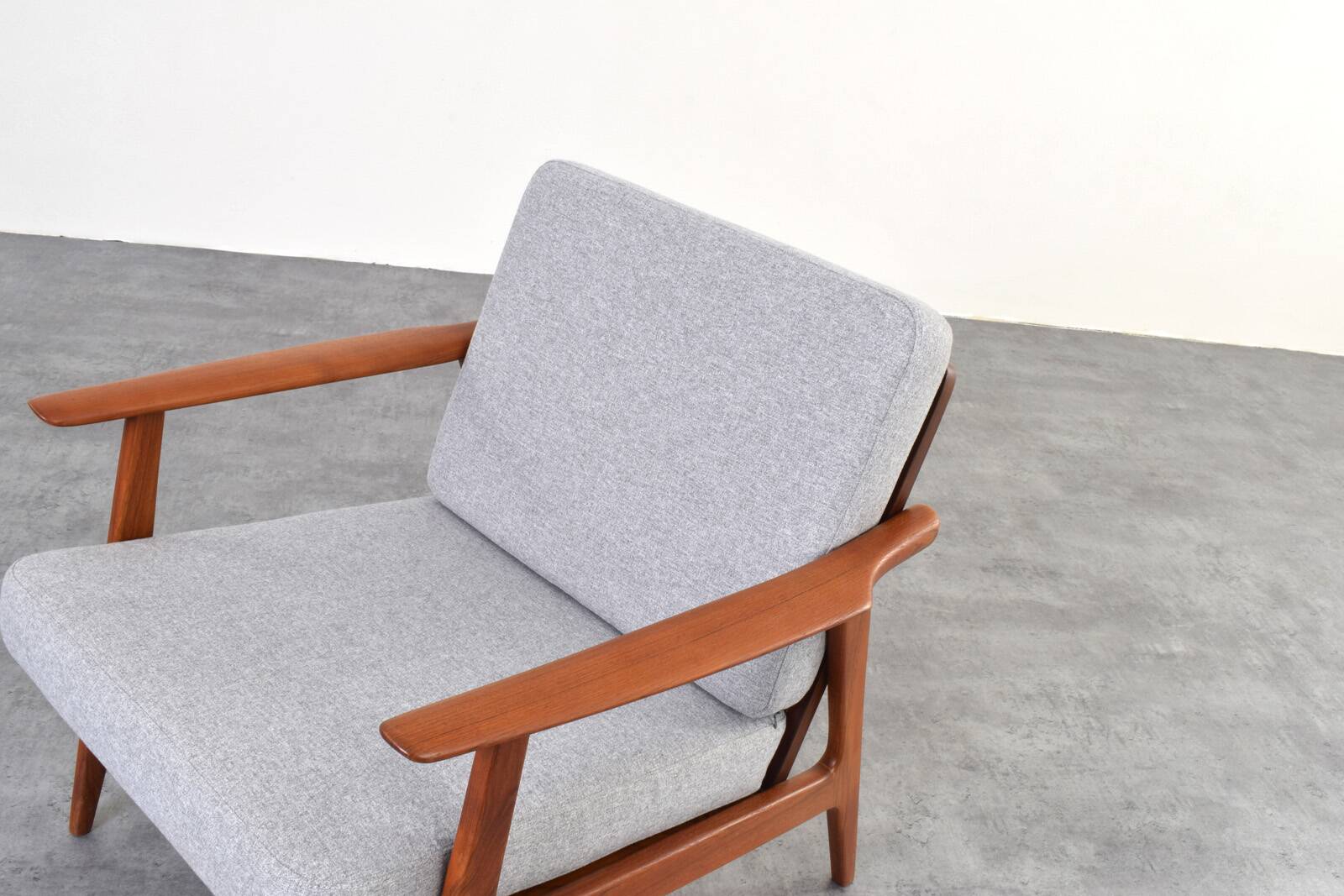 Fauteuil en teck danois des années 1960.