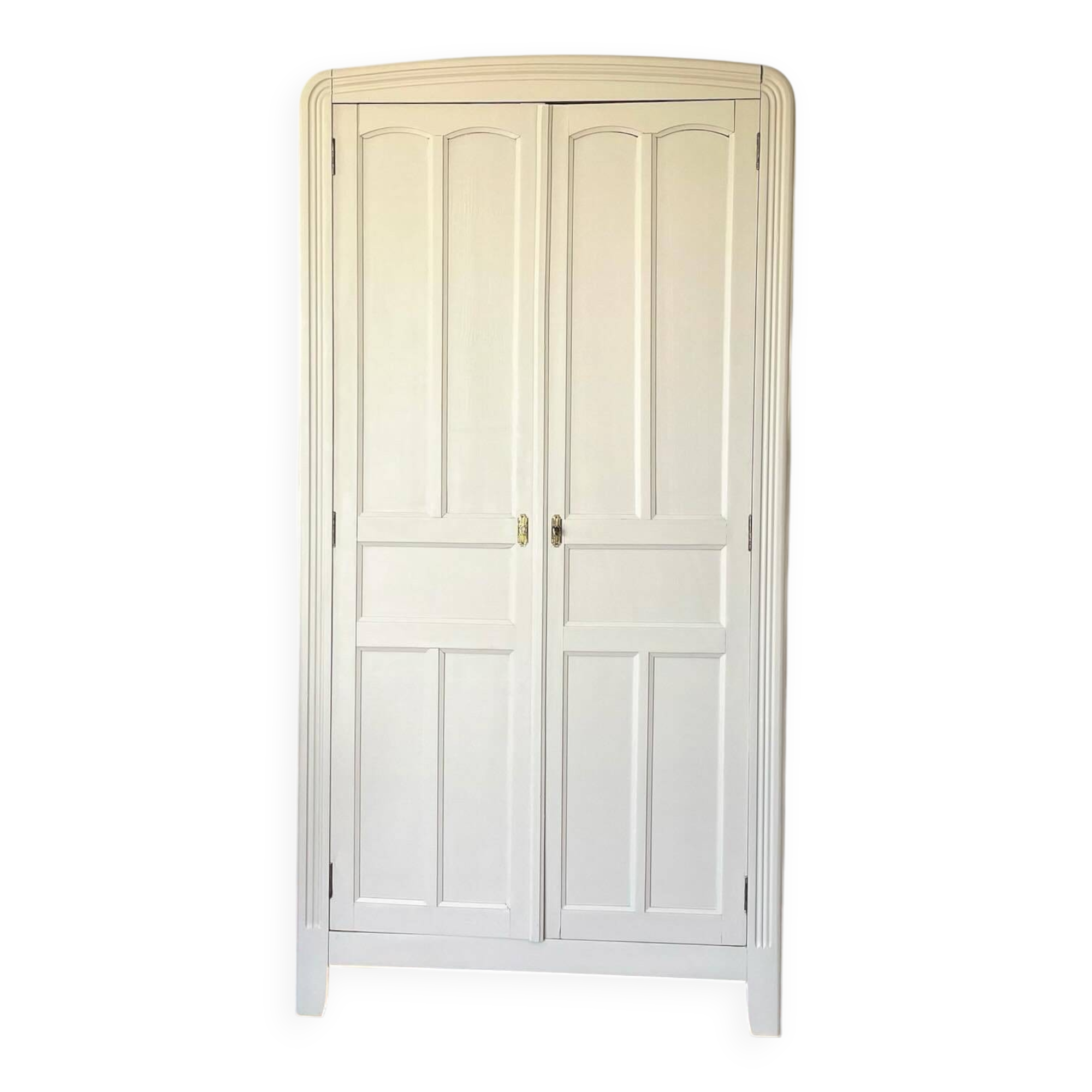 Armoire parisienne beige