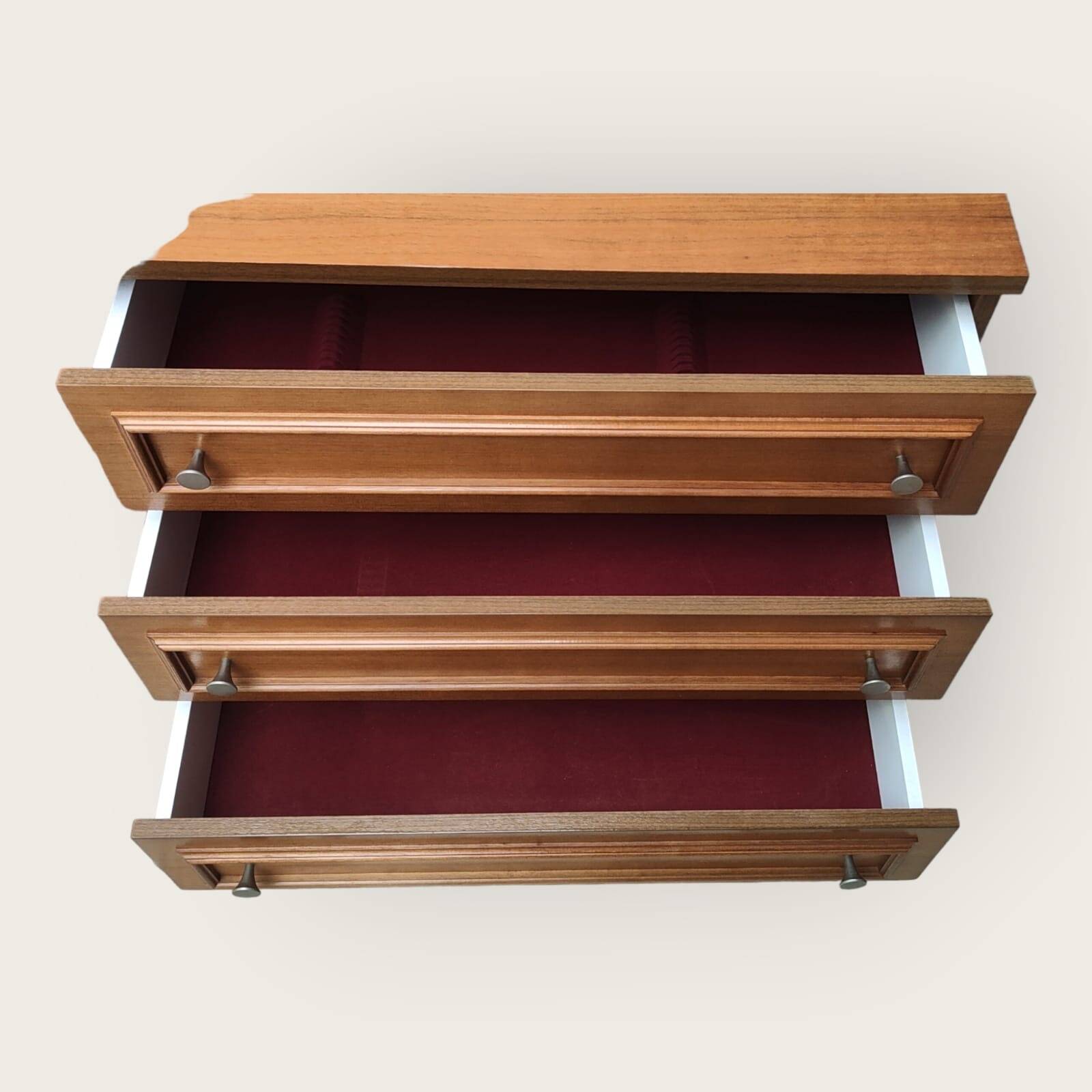 Buffet du milieu du siècle