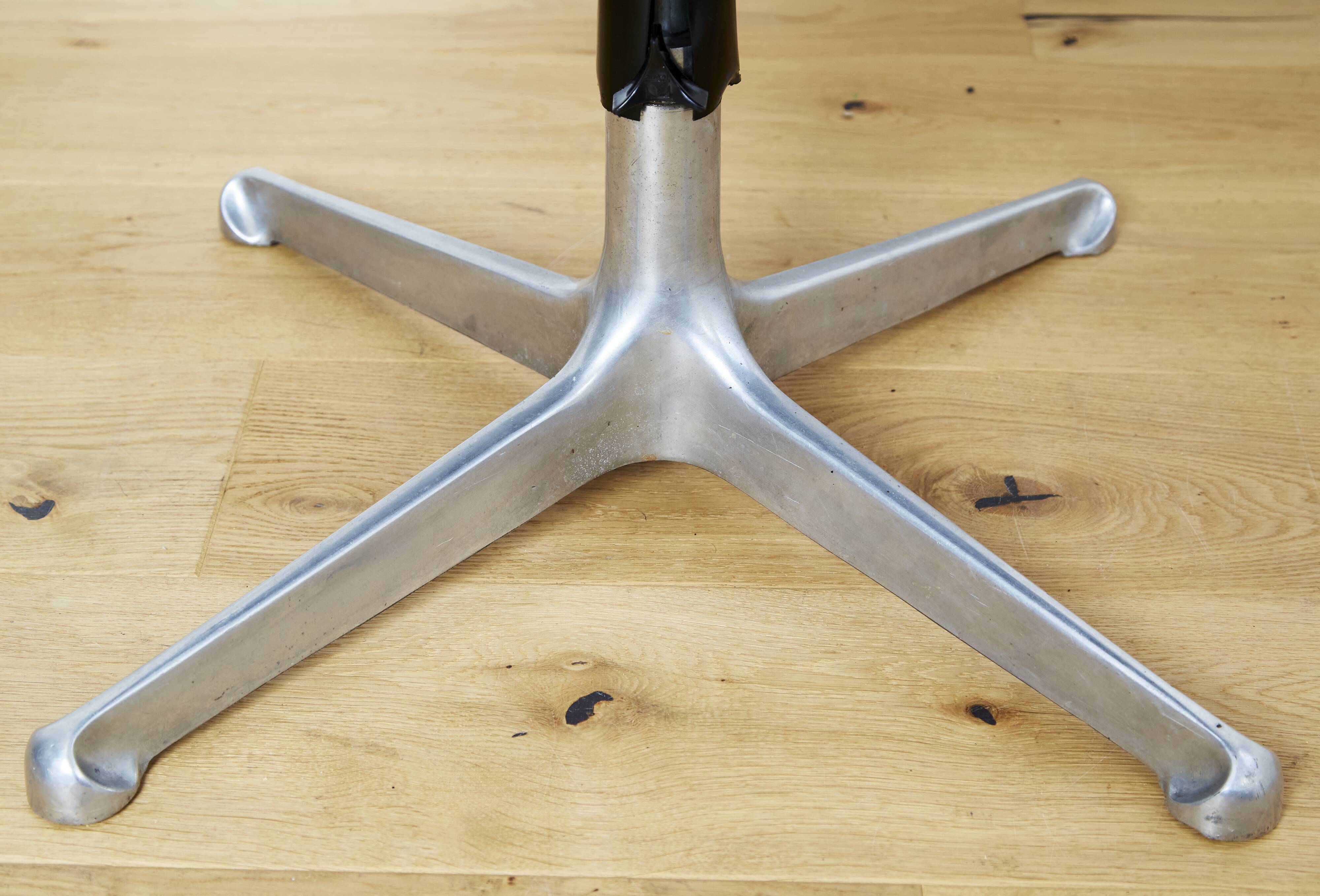 Oswaldo Borsani swivel Chair P125 for Tecno Milano