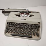 Underwood 18 typewriter