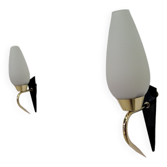 Pair of Arlus wall lights in brass, opaline and lacquered glass from the 1950s