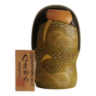 Kokeshi vintage par yoshida takashi / avec sa tablette / 25 cm