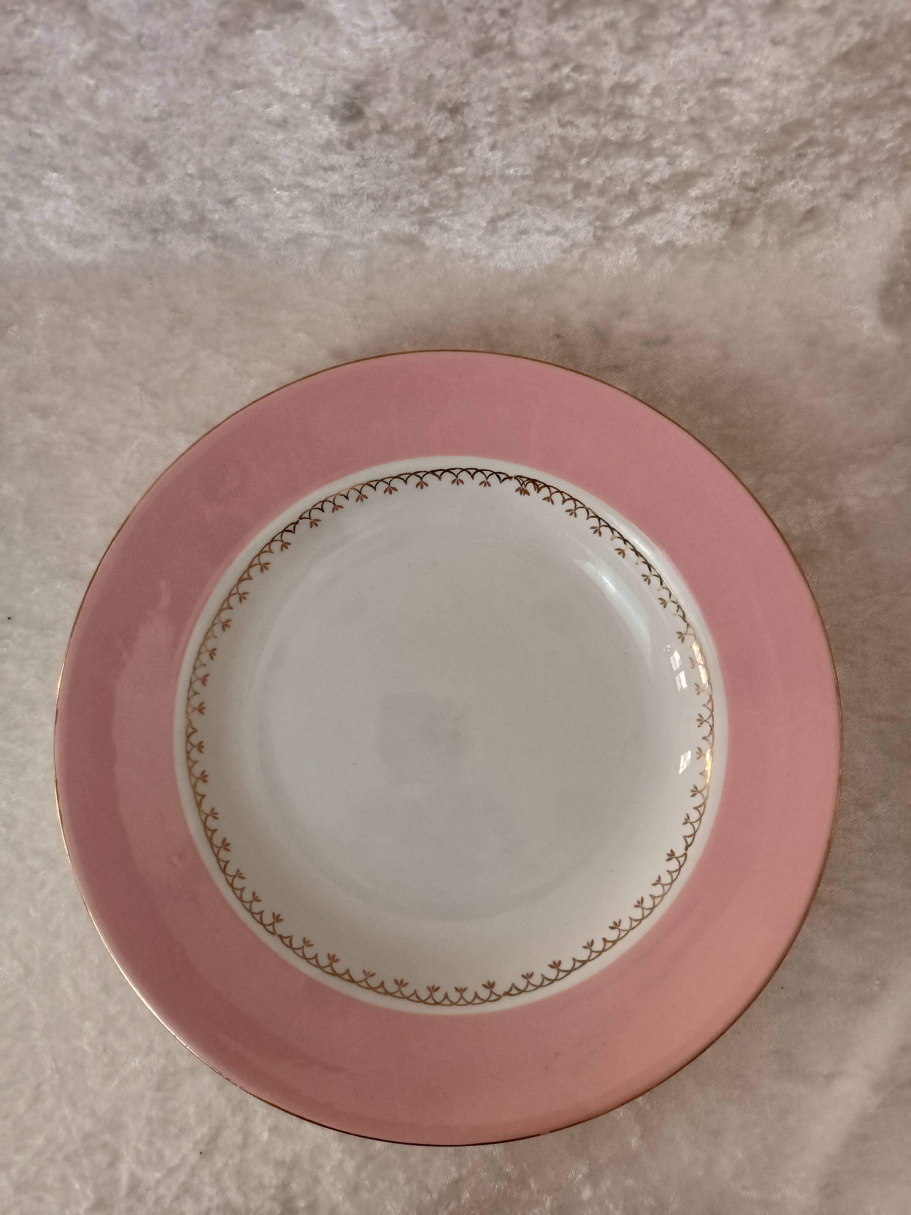 Assiette rose liseré doré L'amandinoise