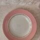 Assiette rose liseré doré L'amandinoise