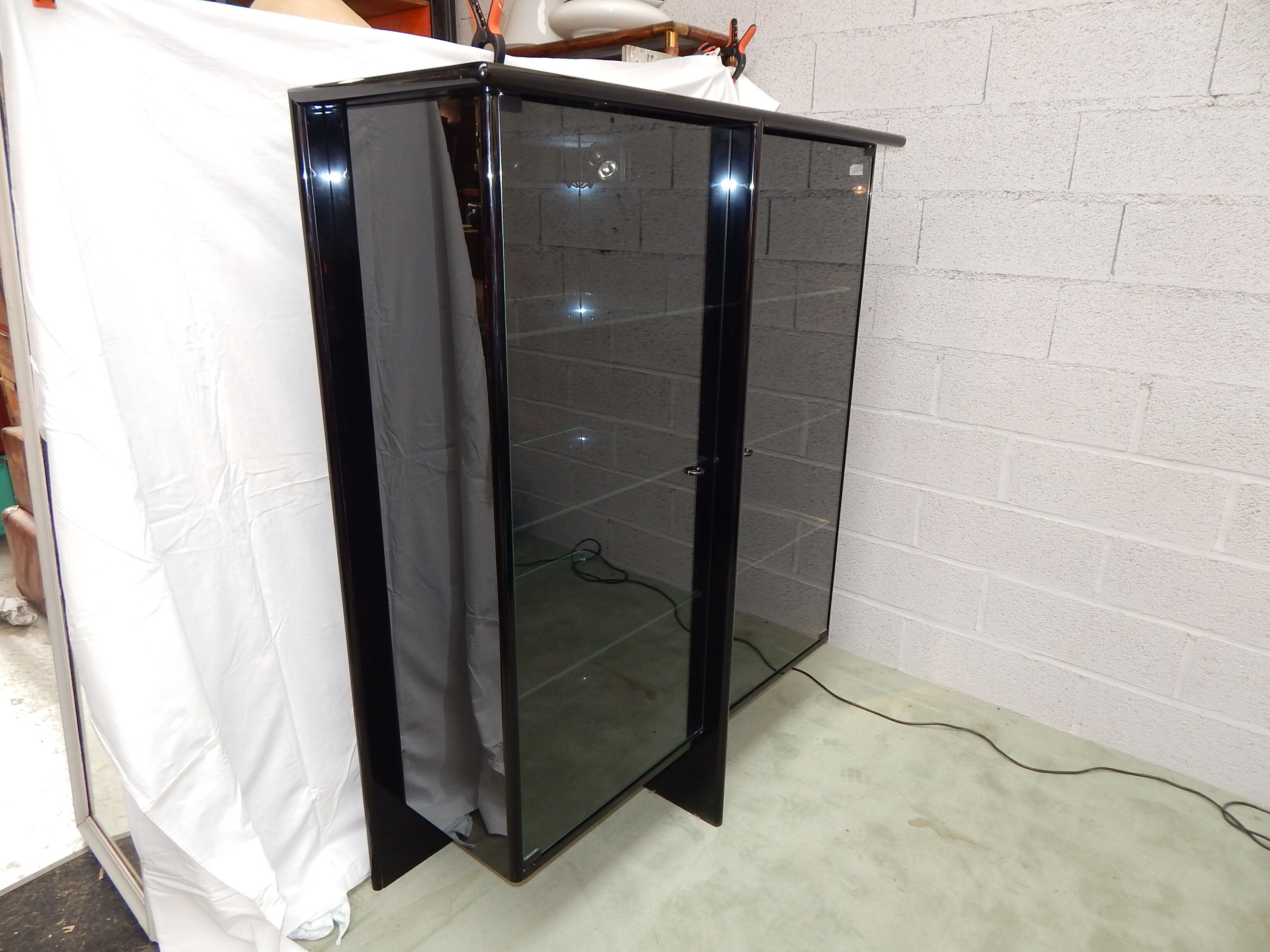 Vitrine laqué noir design Behr années 80