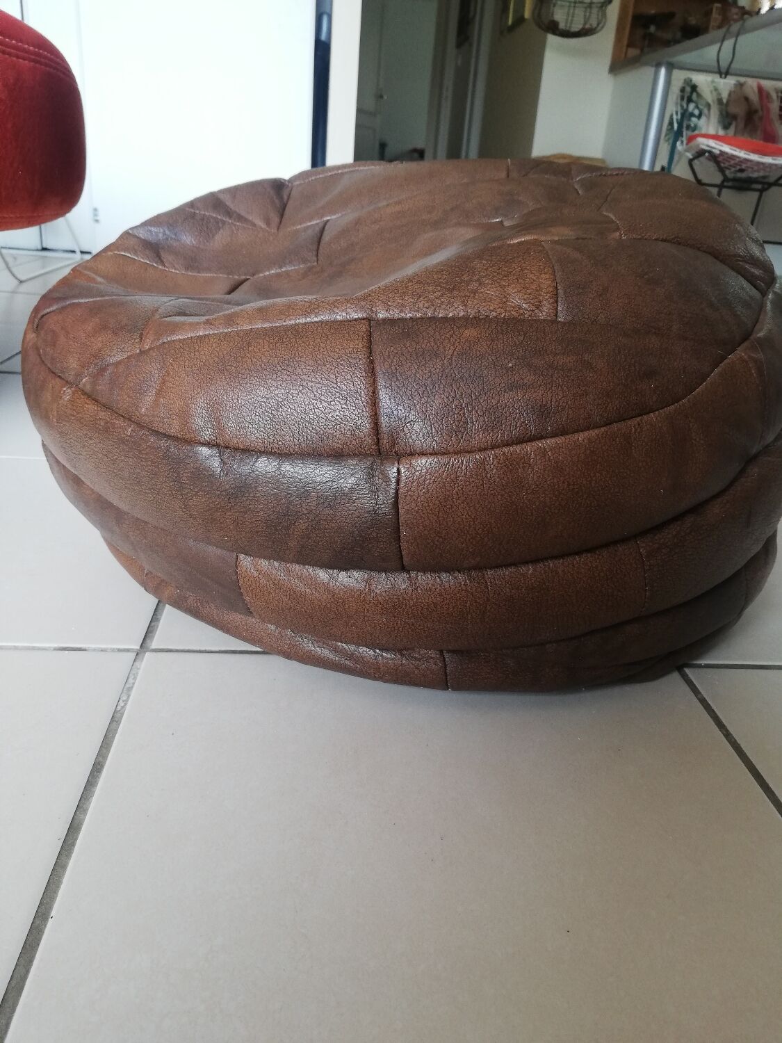 Brown round pouf imitation leather