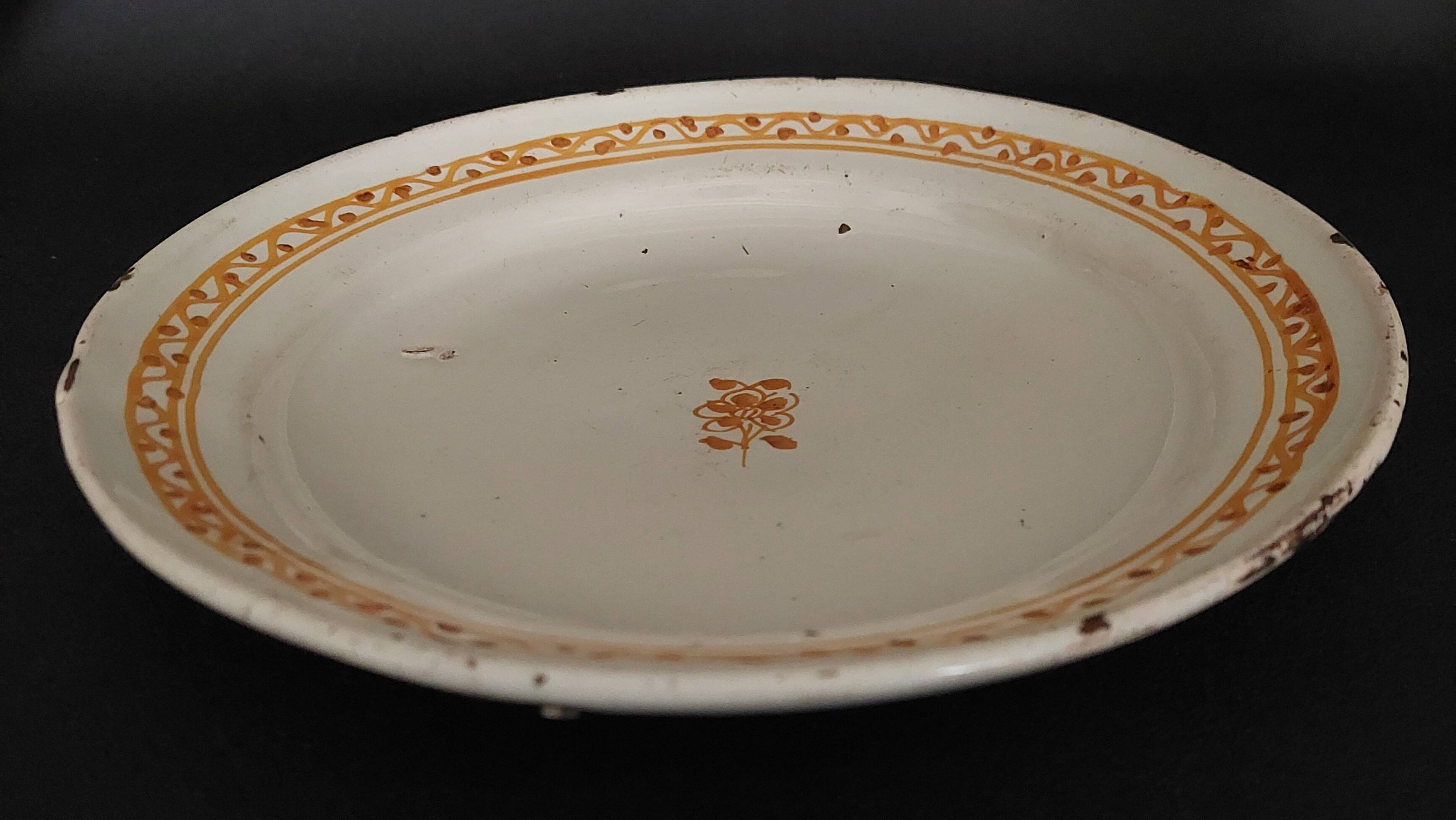 Moustiers earthenware plate, early 19th century