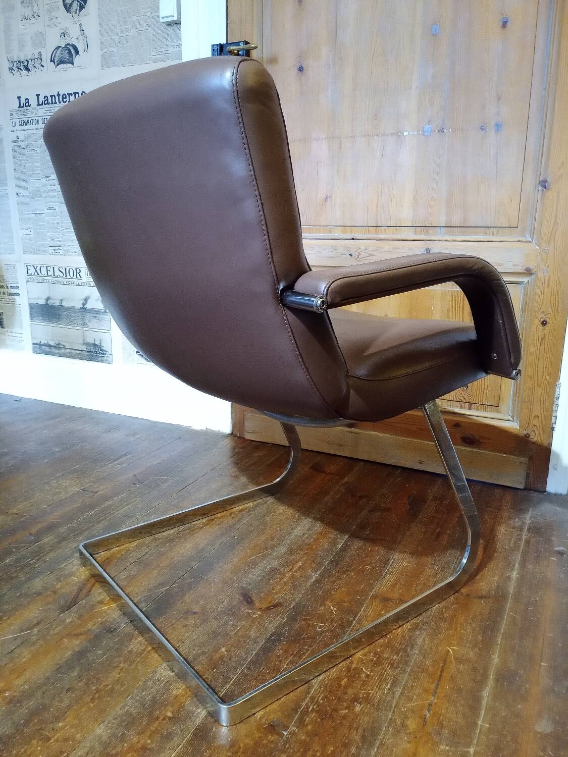 Deux fauteuils cuir et chrome 1970