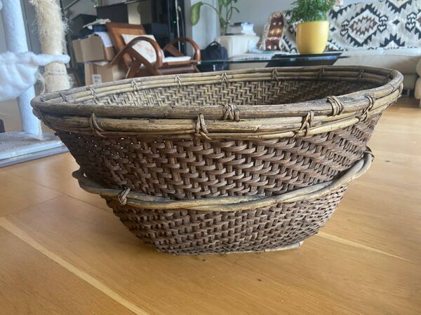 Grand panier artisanal ancien en bambou tressé – Asie du Sud-Est