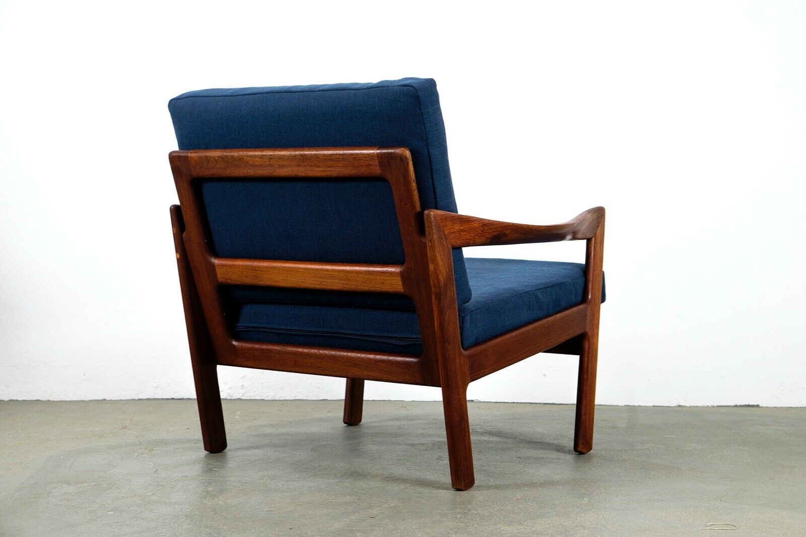 Illum Wikkelsø chair model 20 made by Niels Eilersen