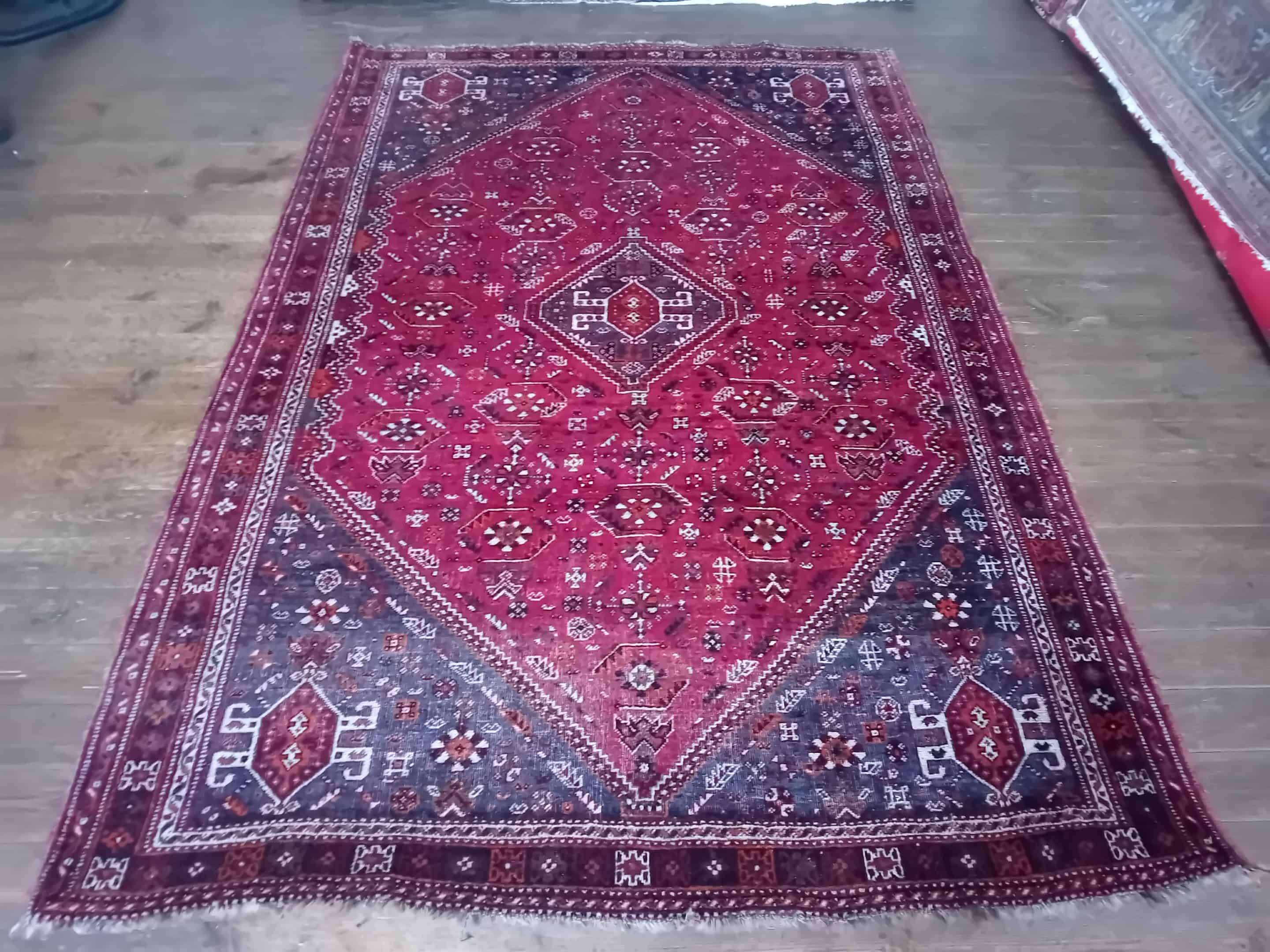Handmade Shiraz Persian Rug 265x172cm