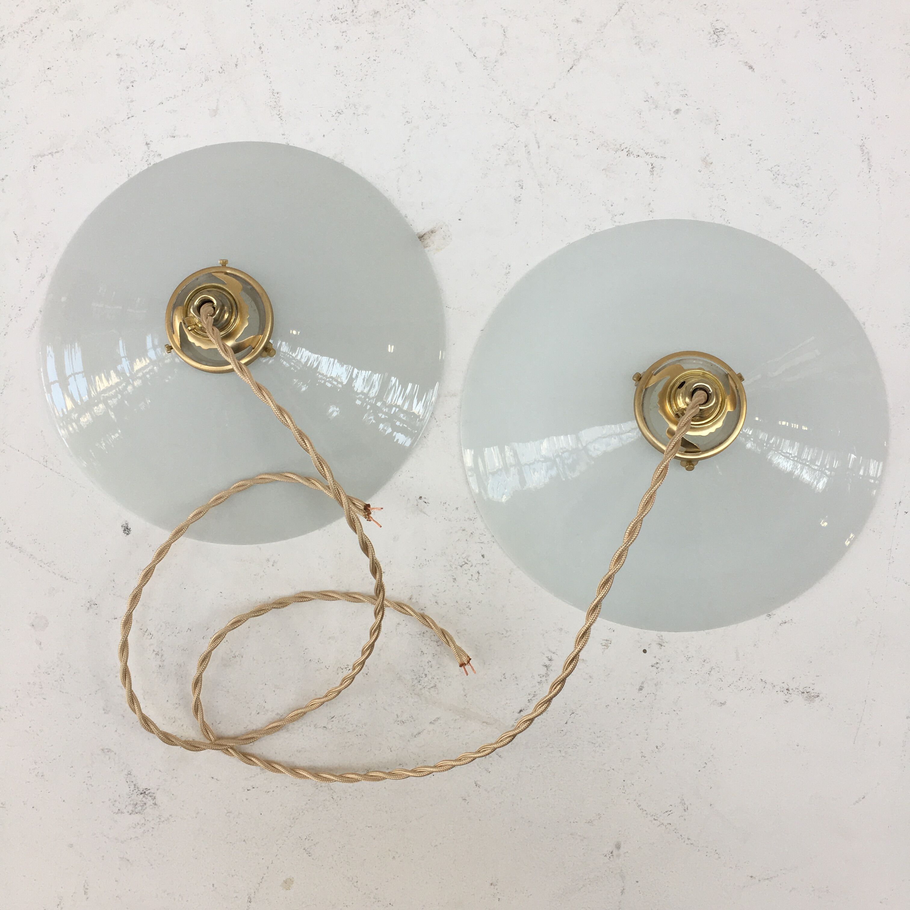 Pair of suspensions in white opaline