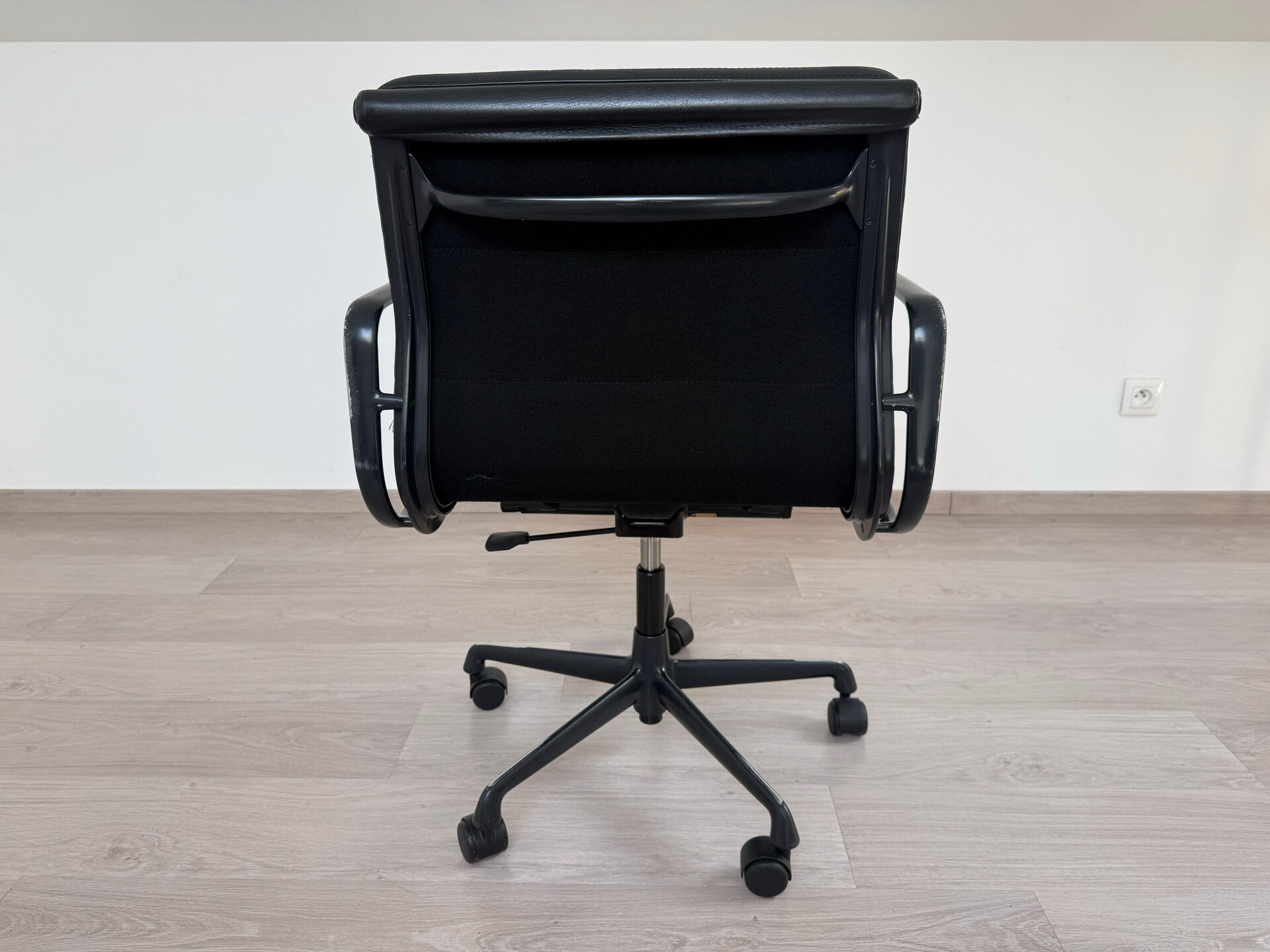 Fauteuil de bureau Eames Vitra EA 227 années 70