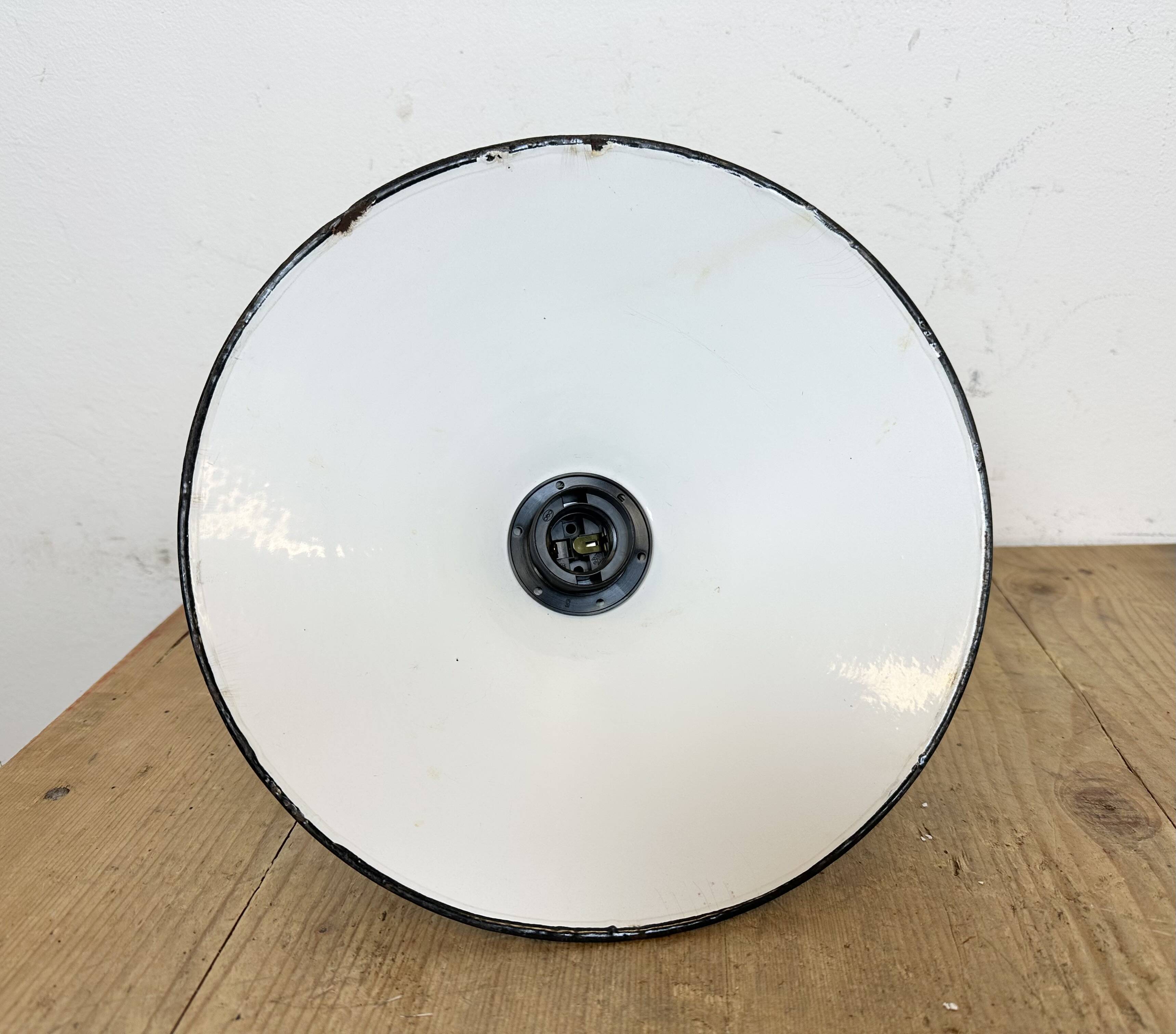 Industrial petrol enamel military pendant lamp with cast aluminium top, 1960s