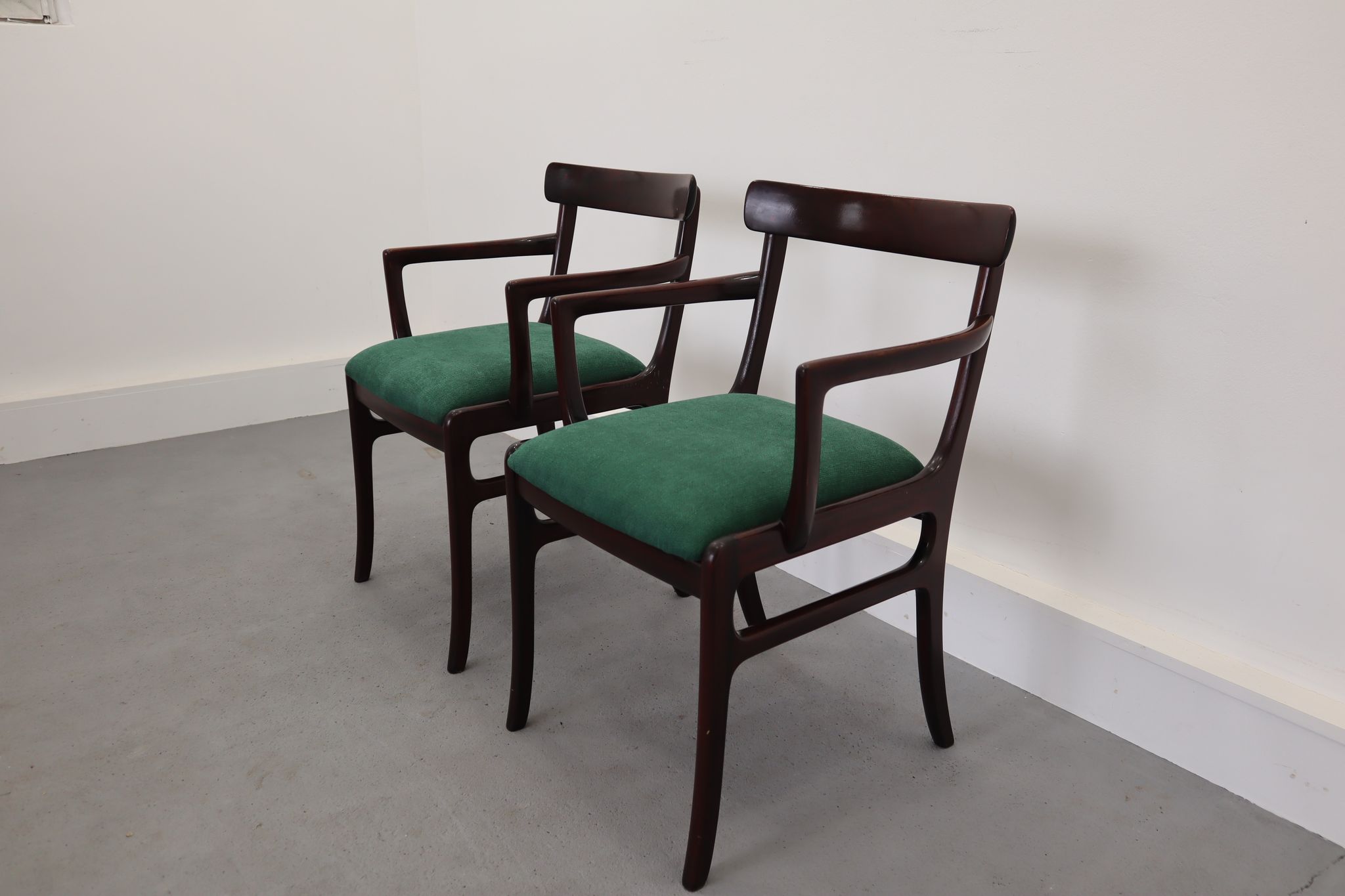 Chaises à manger danoise du milieu du siècle de Poul Jeppesens Møbelfabrik années 1960