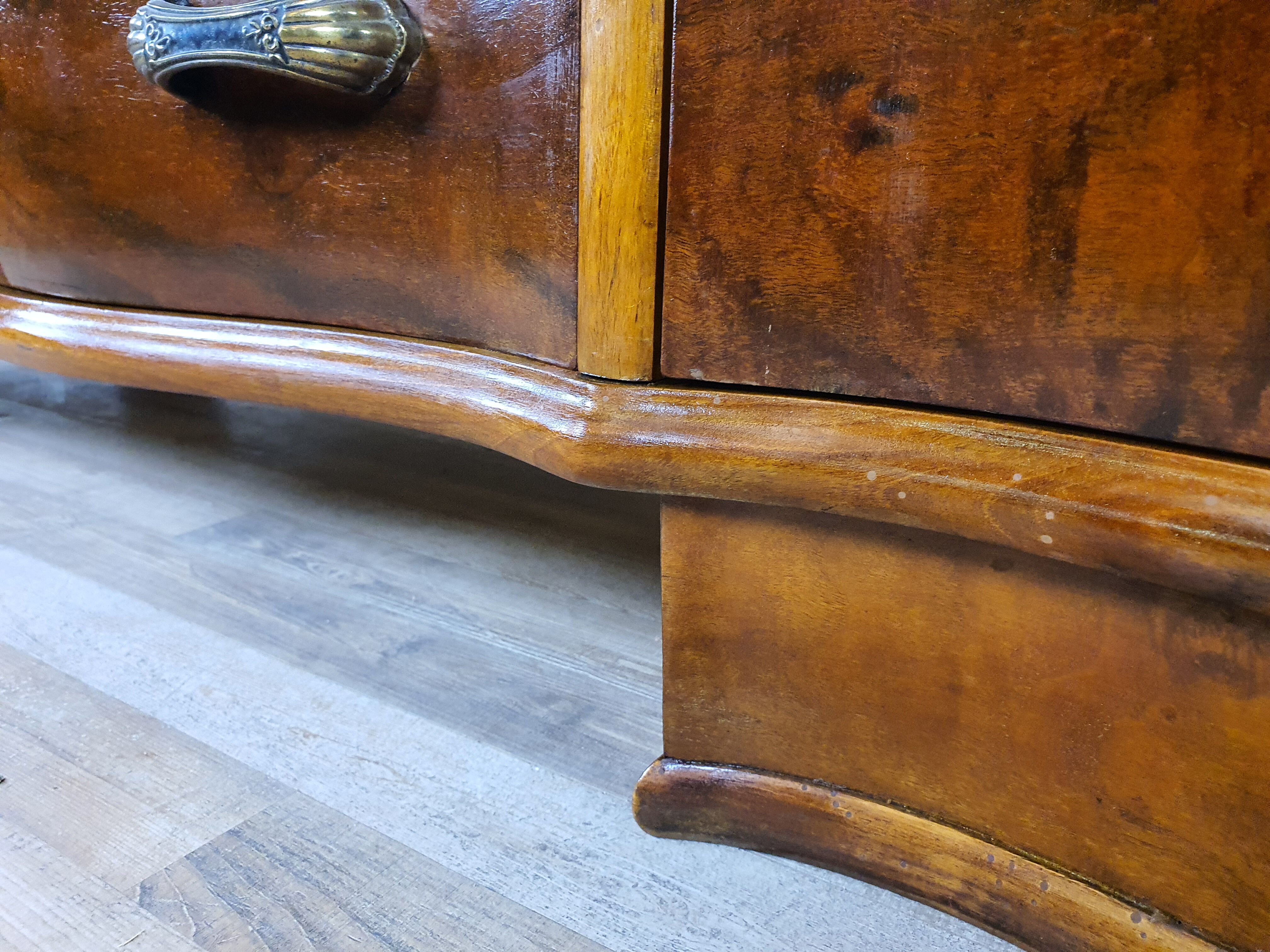 Art Decò Sideboard in Walnut