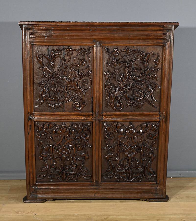 Oratory in solid walnut, Neo-Gothic Renaissance style – Late 19th century