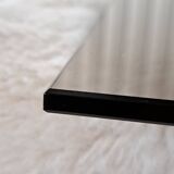 Table basse Guy Lefevre en laiton et verre