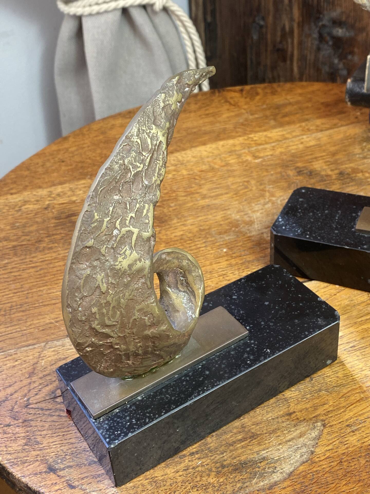 Bookends in bronze and marble