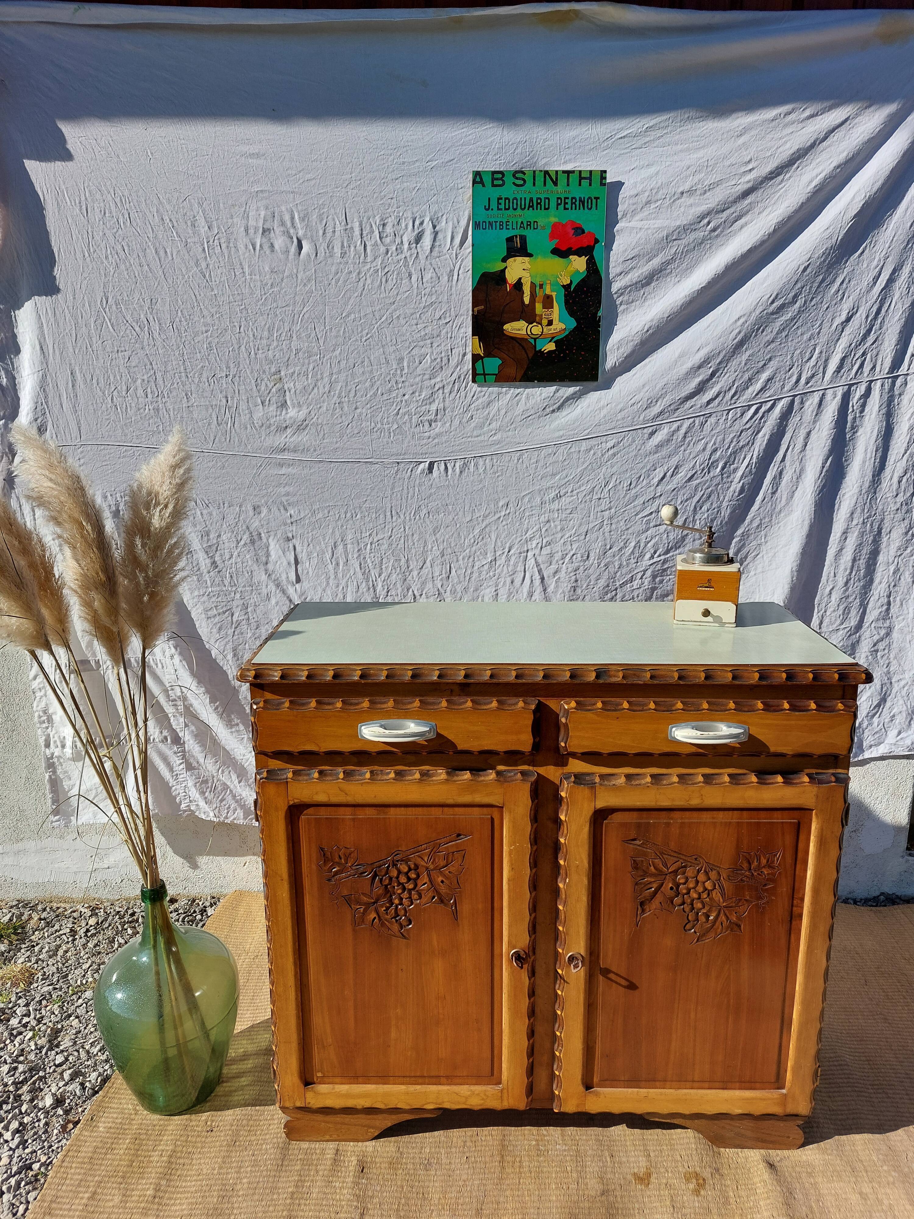 Brutalist Parisian buffet