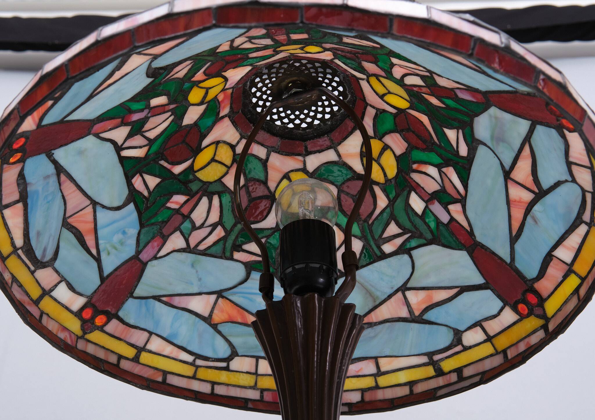 Tiffany style stained Glass Dragonfly Table lamp 1980s