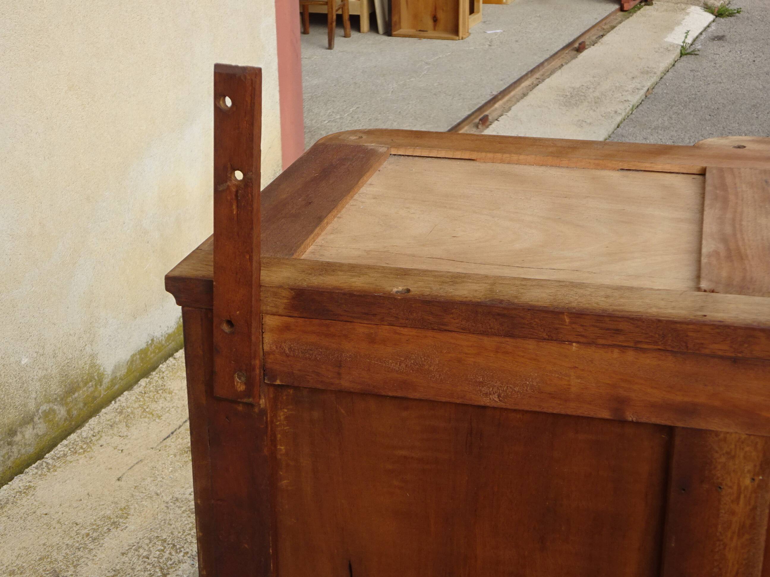 Très ancien buffet Louis XVI avec marbre, miroir et bronze