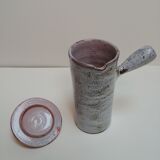 Former sandstone pouring coffee maker