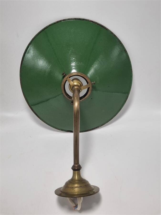 Wall light in enamelled sheet metal