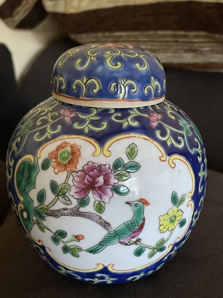 Porcelain tea pot