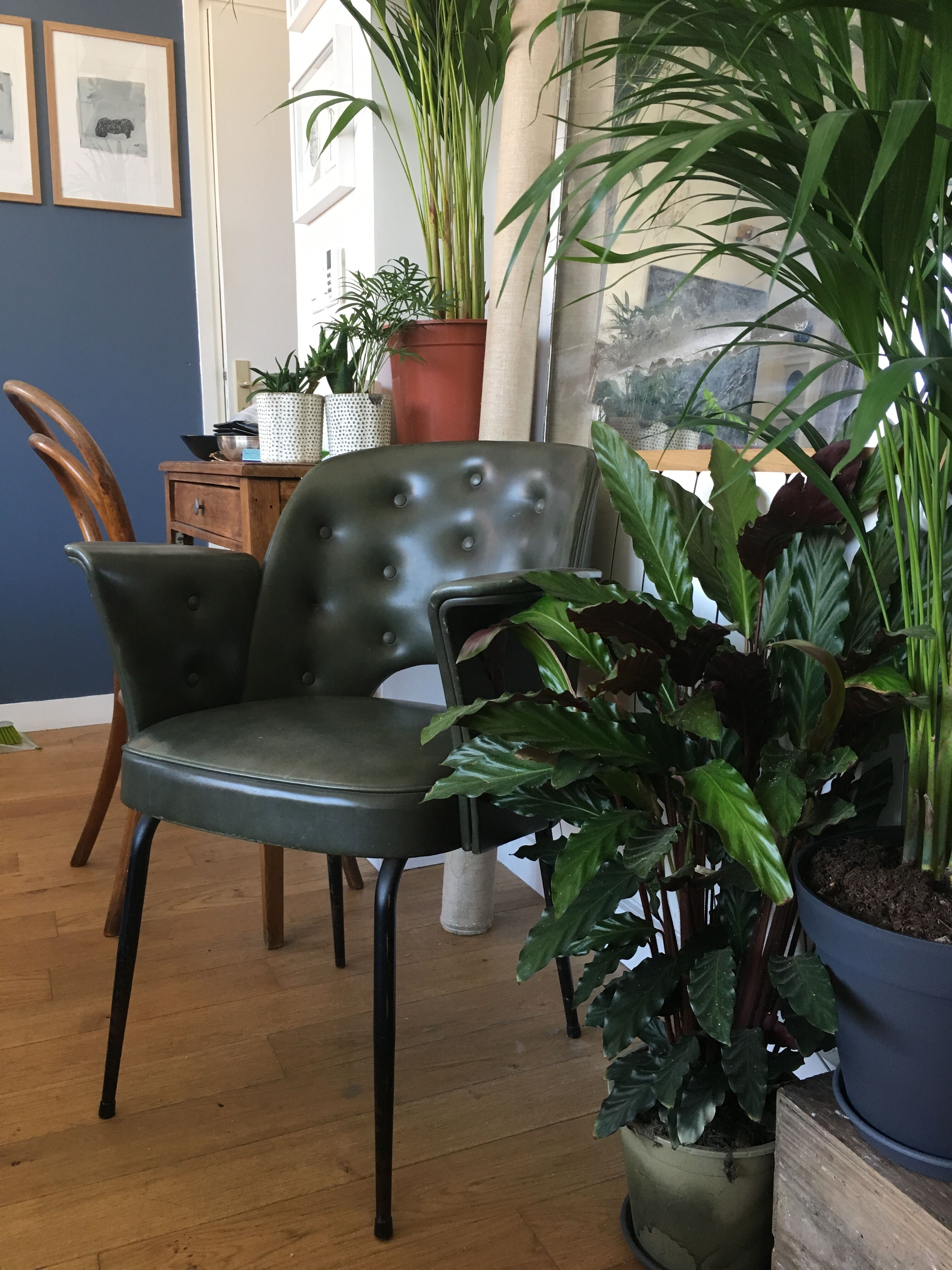 Chair in bottle green leatherette