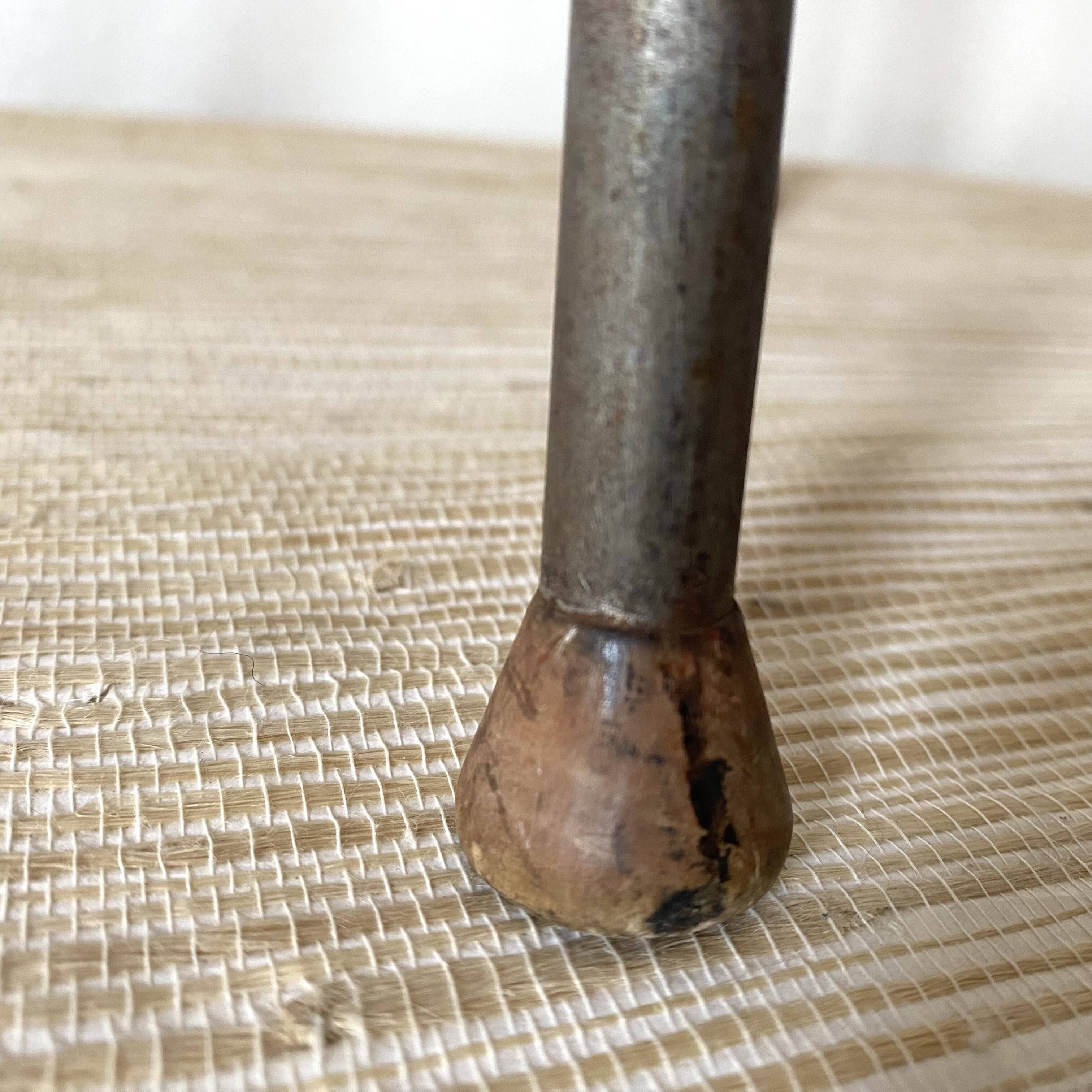 Folding stool in metal and braided scoubidou wire