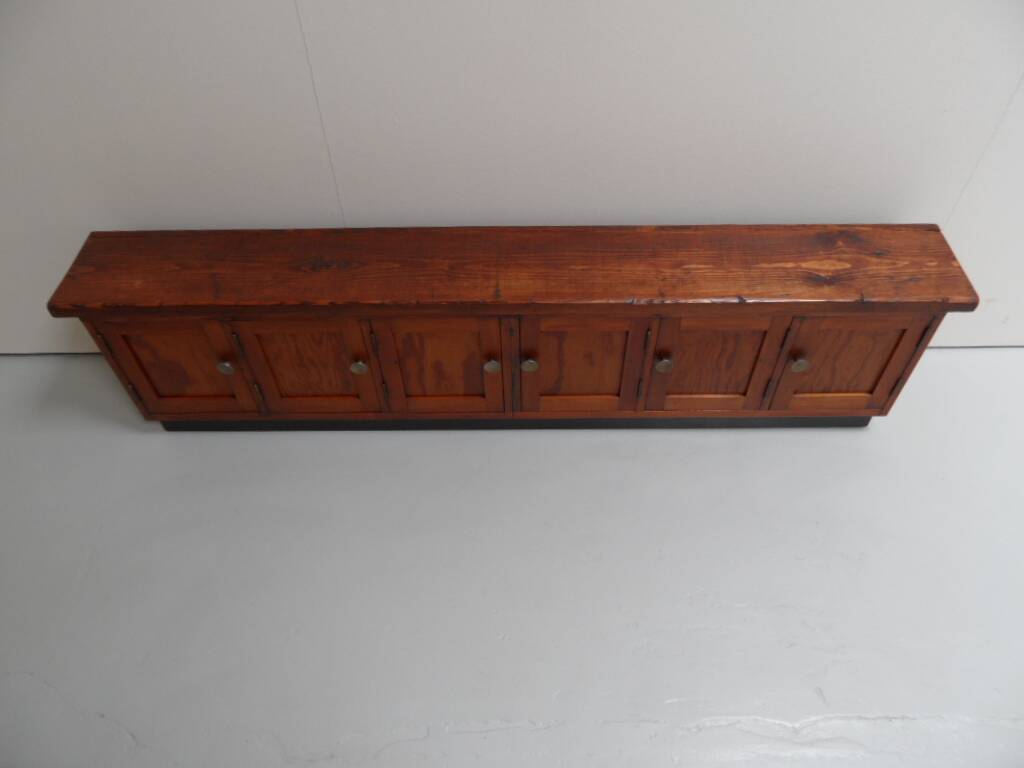 Buffet vintage avec 6 portes