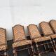 Série de 6 chaises à haut dossier de style Louis XIII