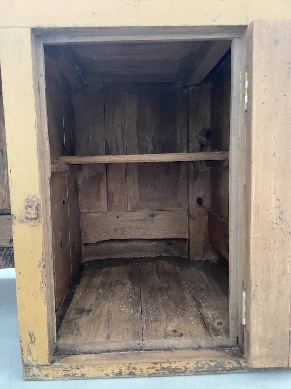 Yellow patina commercial counter from the 50s