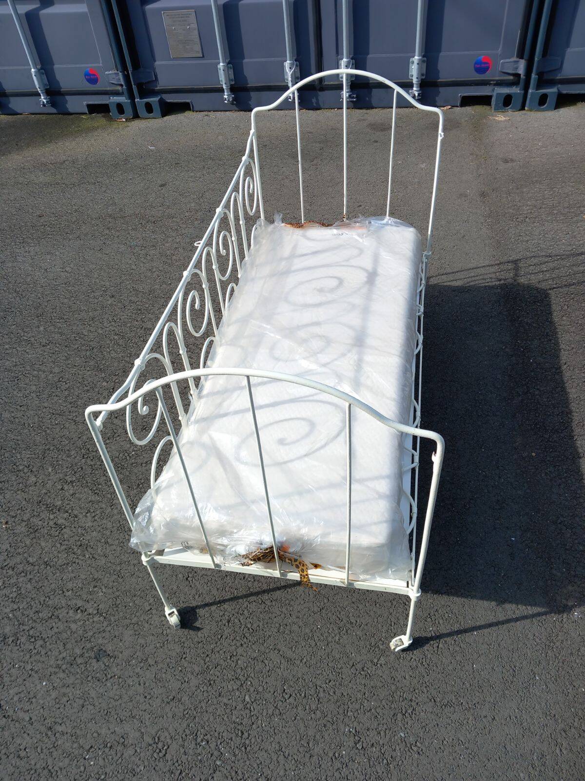 Wrought iron sofa bed + mattress + 2 sheets