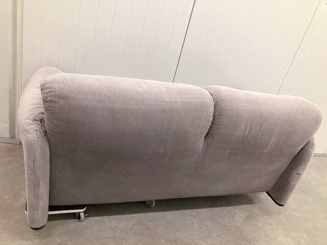 Maralunga 2-seater sofa by Vico Magistretti for Cassina