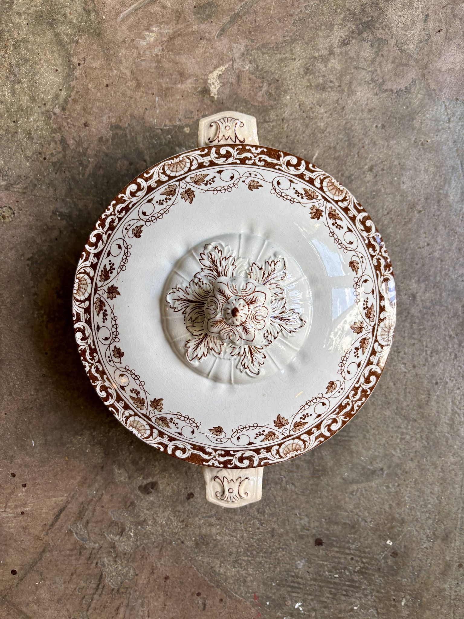 Jules Vieillard soup tureen - Bordeaux in iron earth, "Louis XV" service