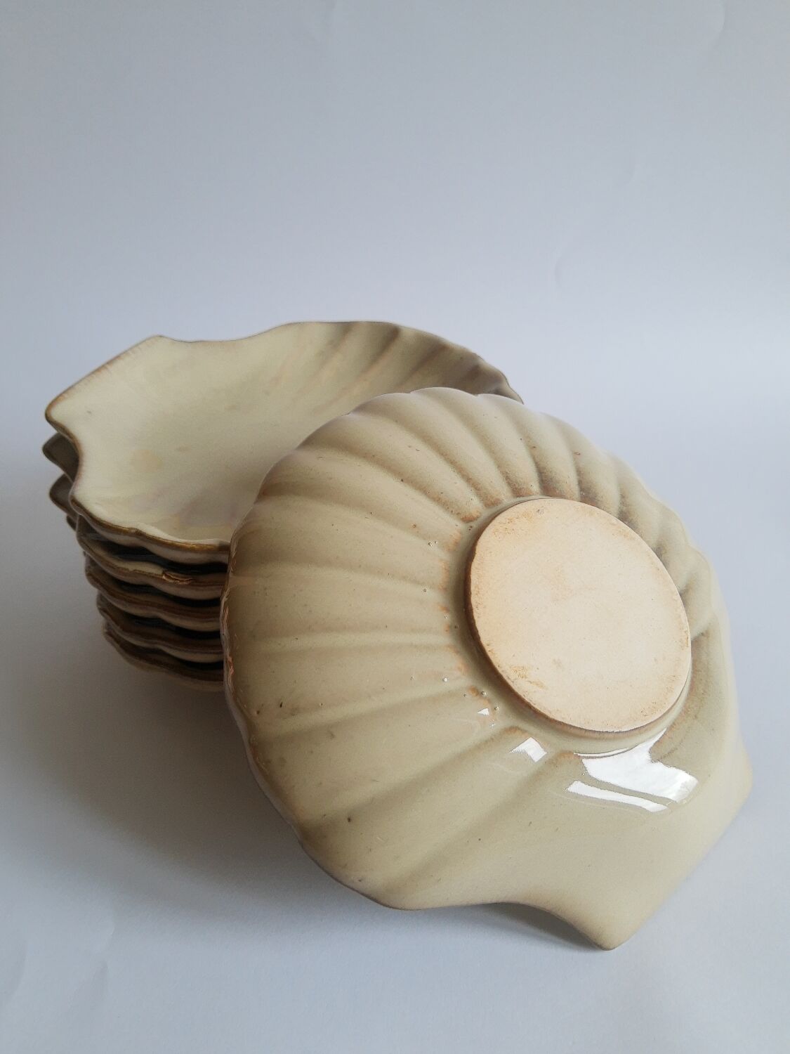Set of 6 shells, ramekins, vintage ceramic cups